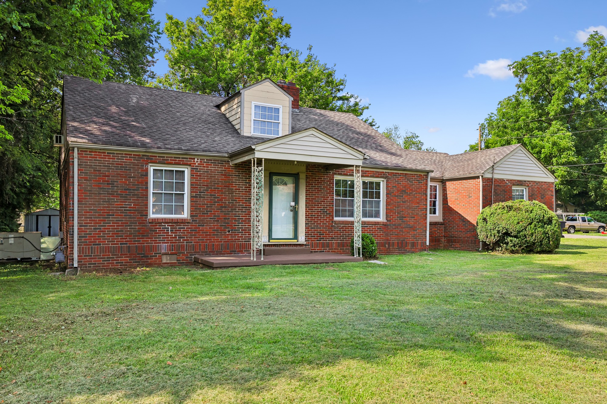 929 Greenland Dr Property Photo 3