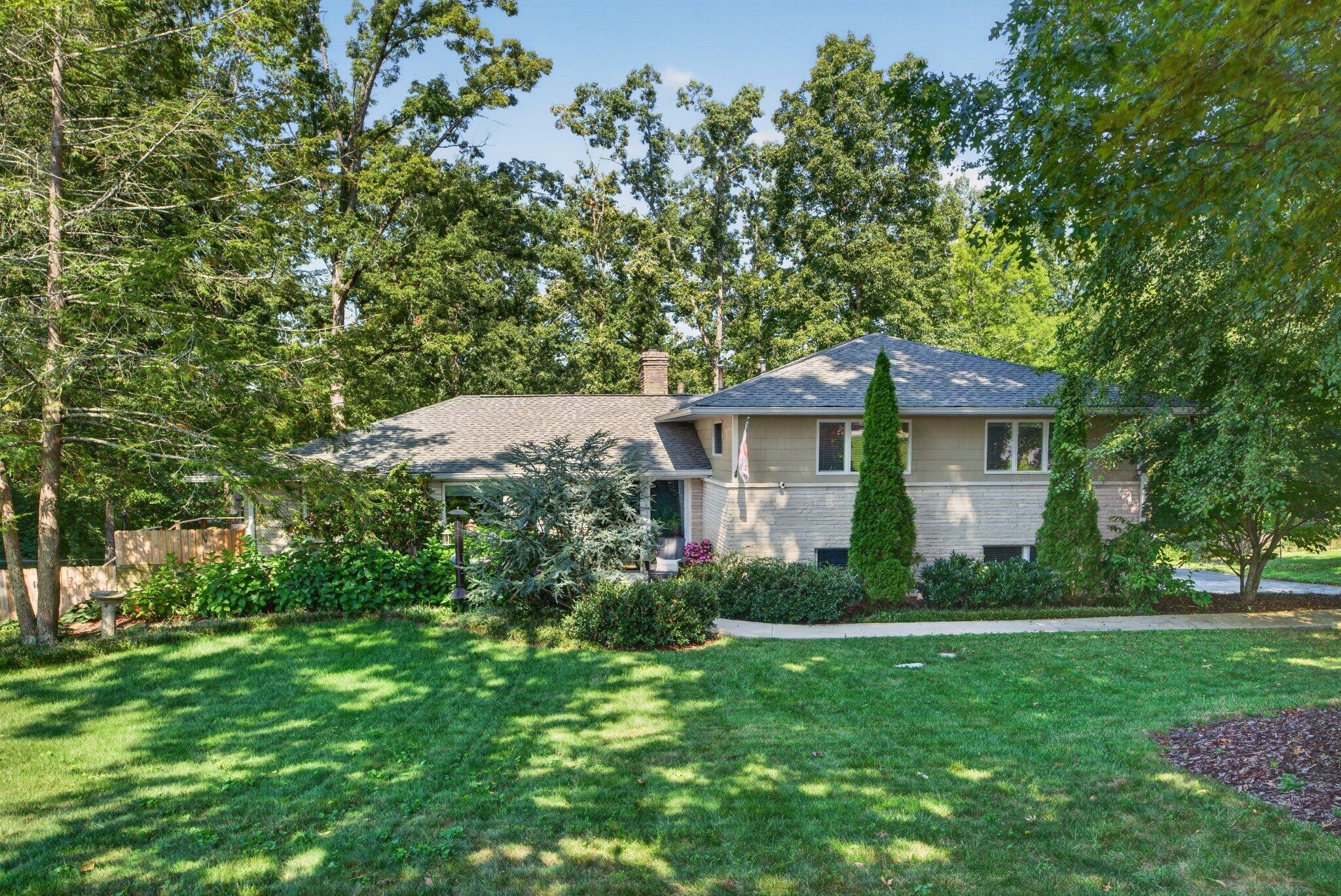407 N Palisades Drive Property Photo 1