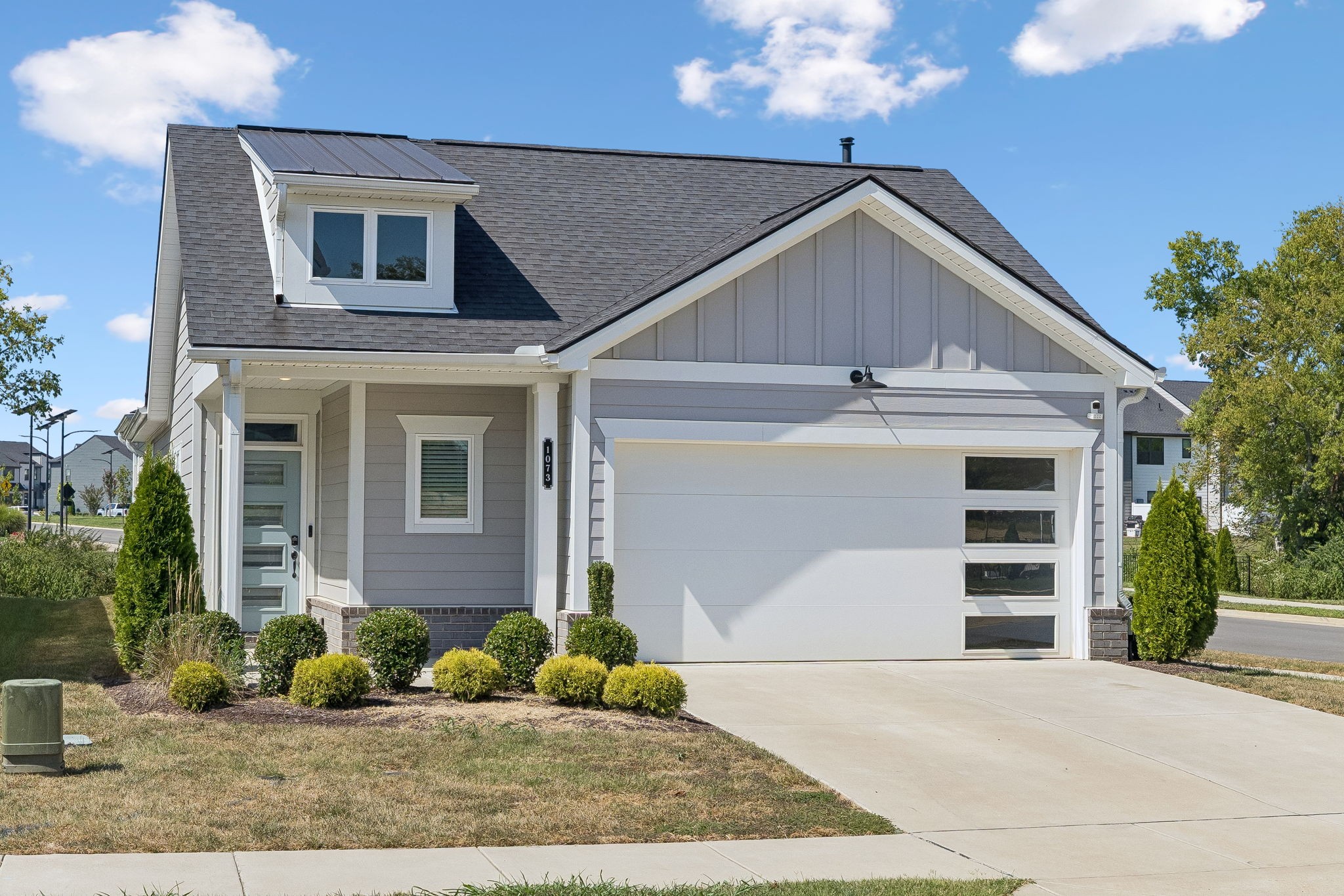 1073 Linn Cove Ct Property Photo 3