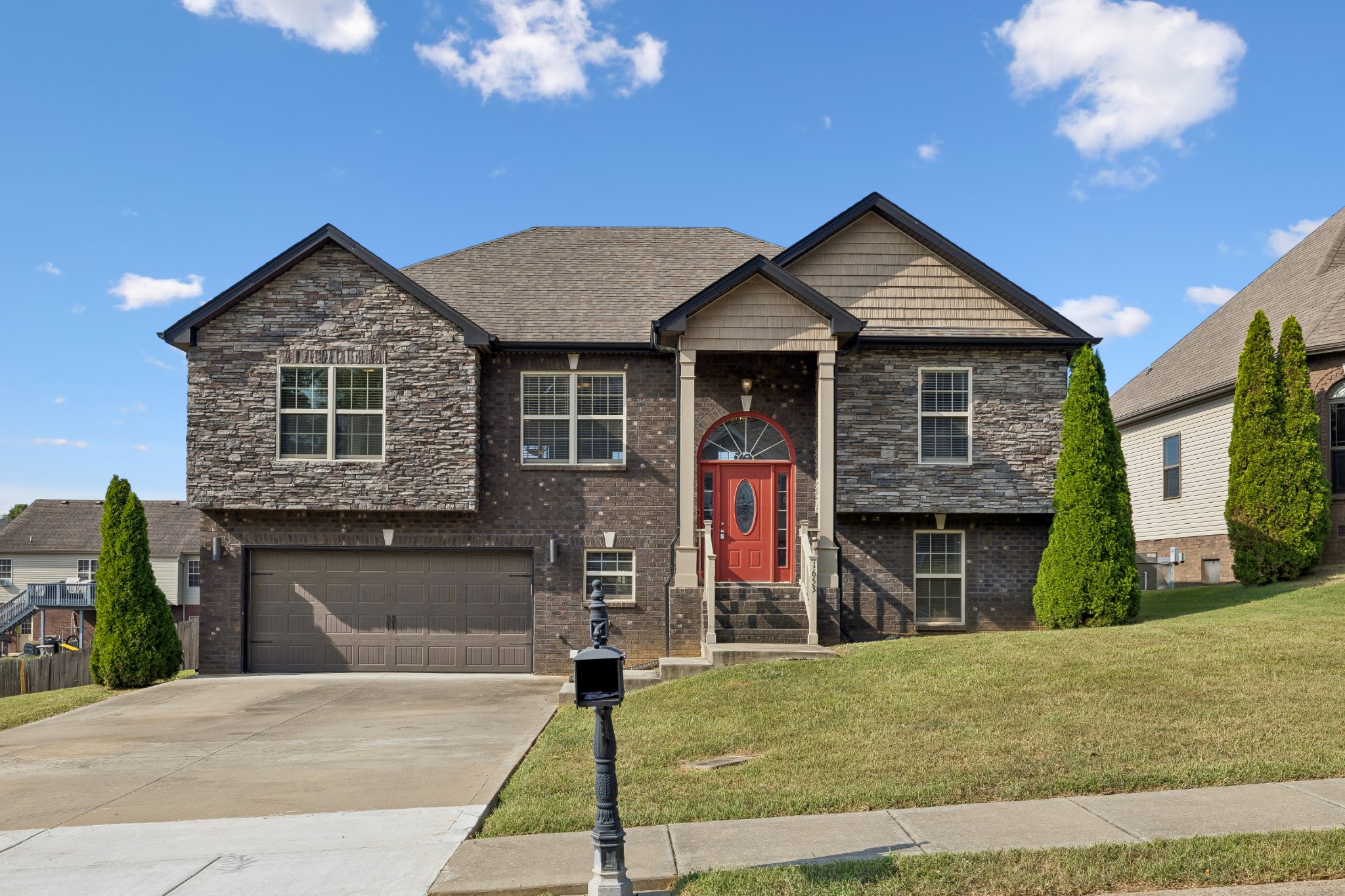 1653 Apache Way Property Photo 1
