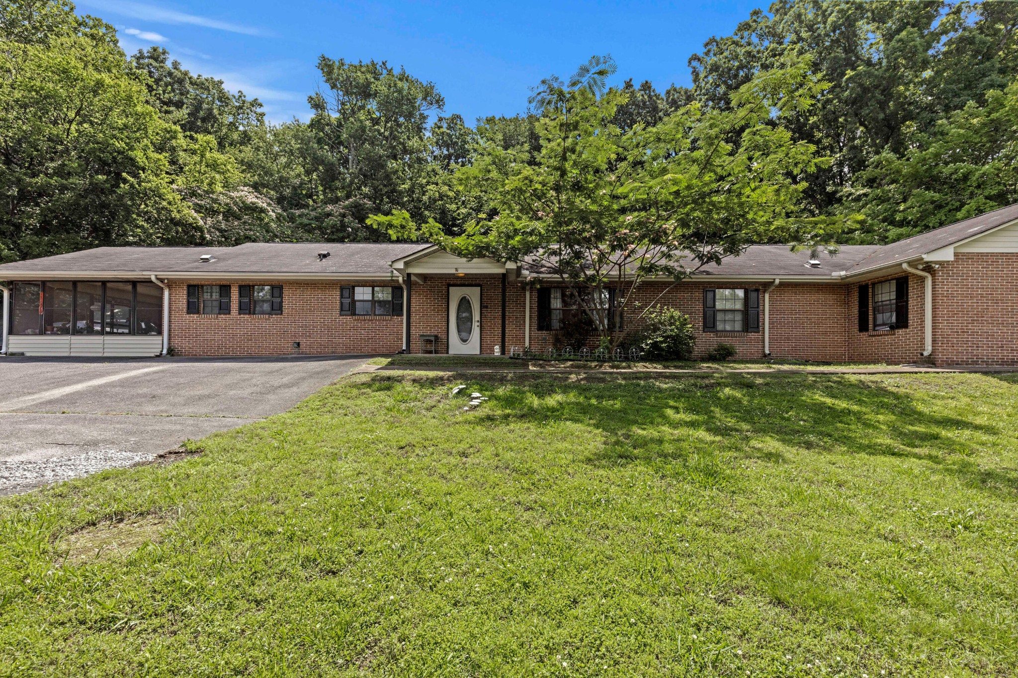 916 Glenwood Drive Property Photo 1
