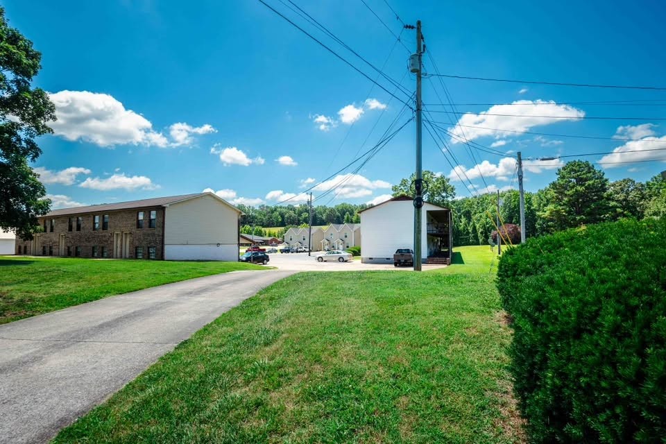 1326 Spring St Property Photo 3