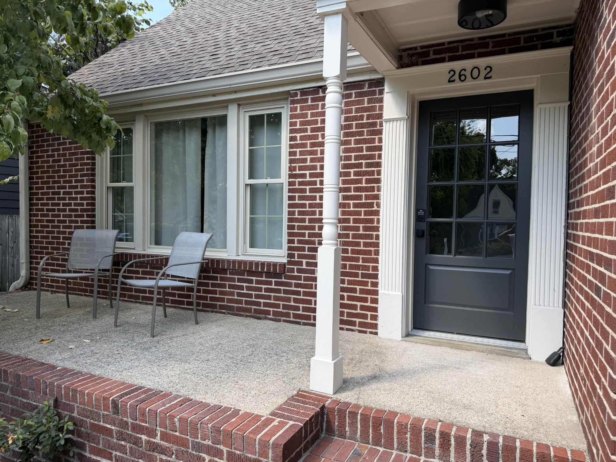 2602 W Linden Ave Property Photo 1