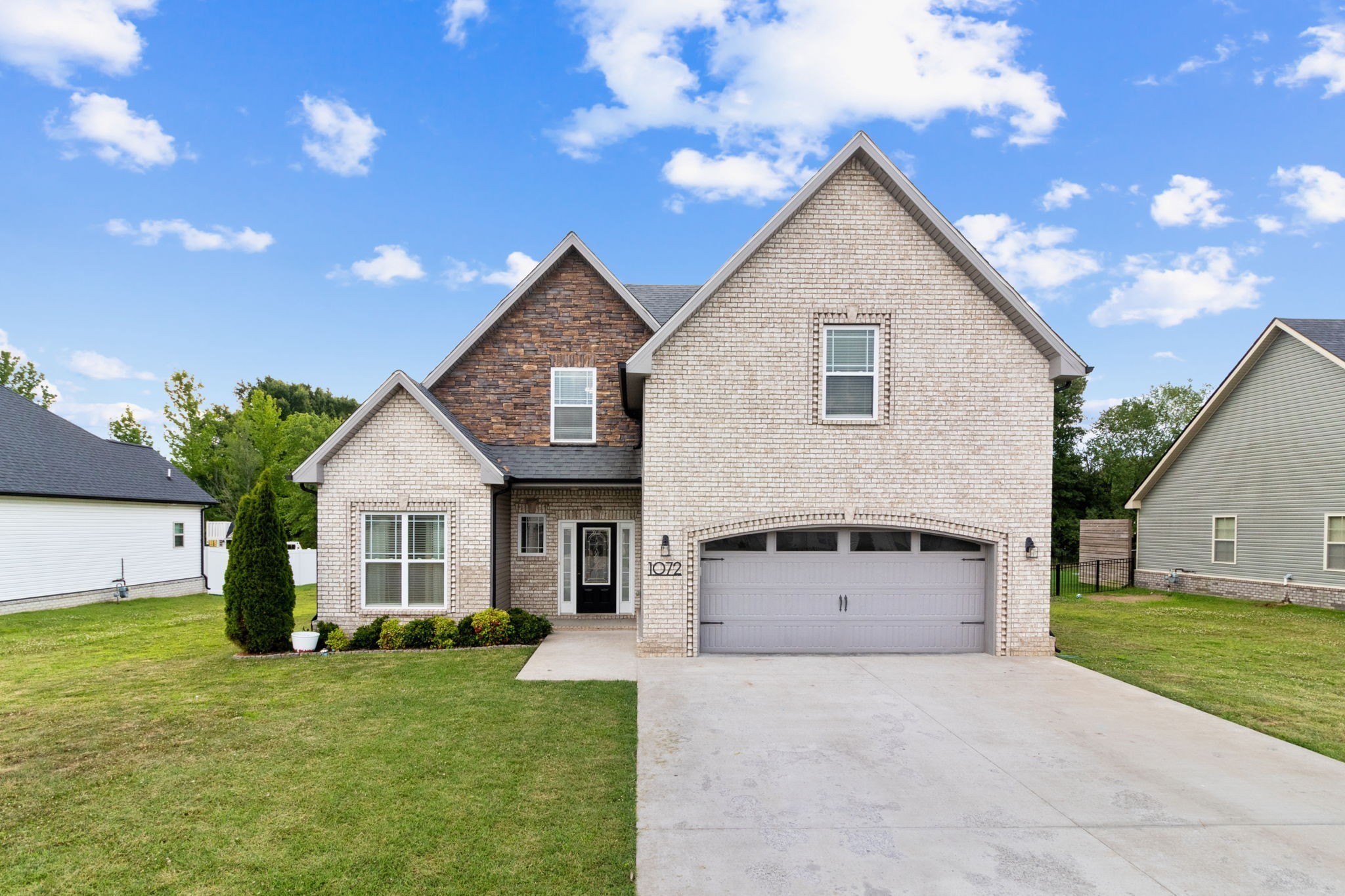 1072 Chagford Dr Property Photo 1