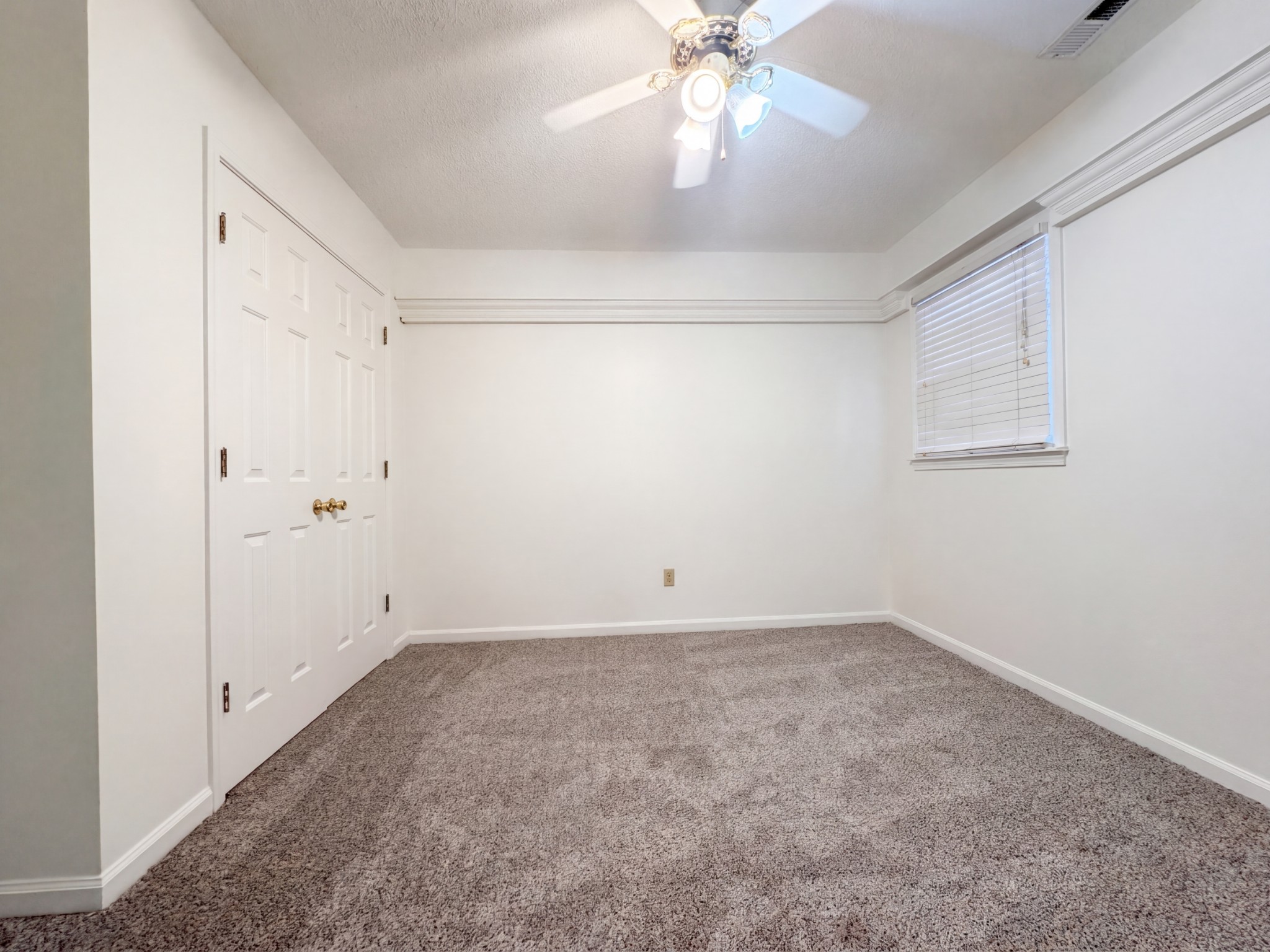 313 Michael Dr Property Photo 4