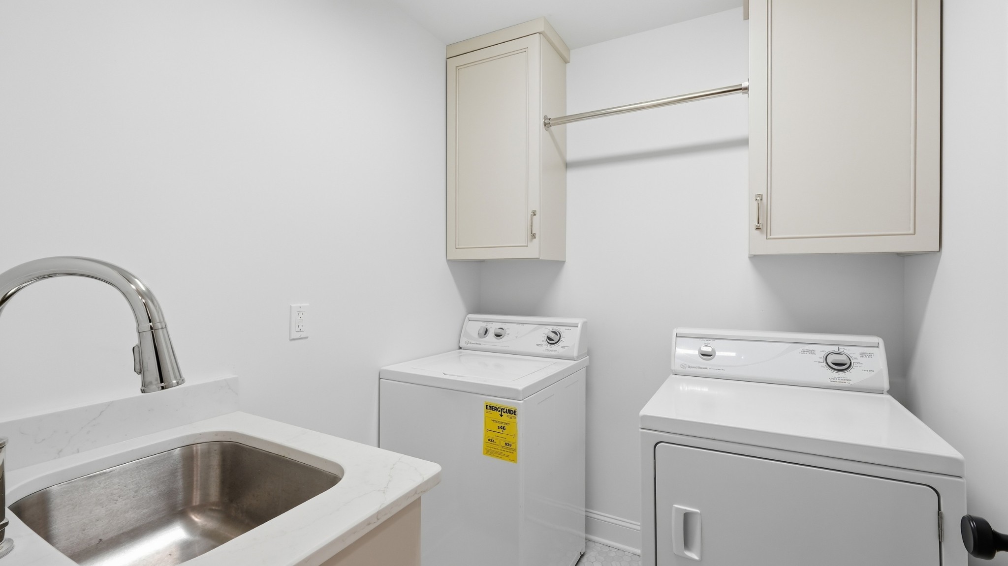 108 Kings Pl Property Photo 50