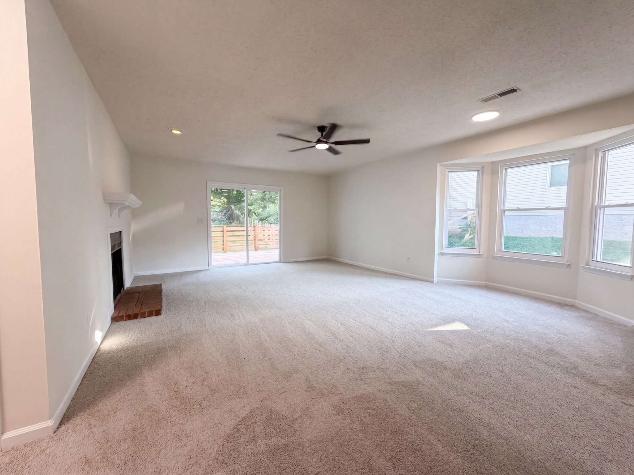 3363 Lakeside Pl Property Photo 3