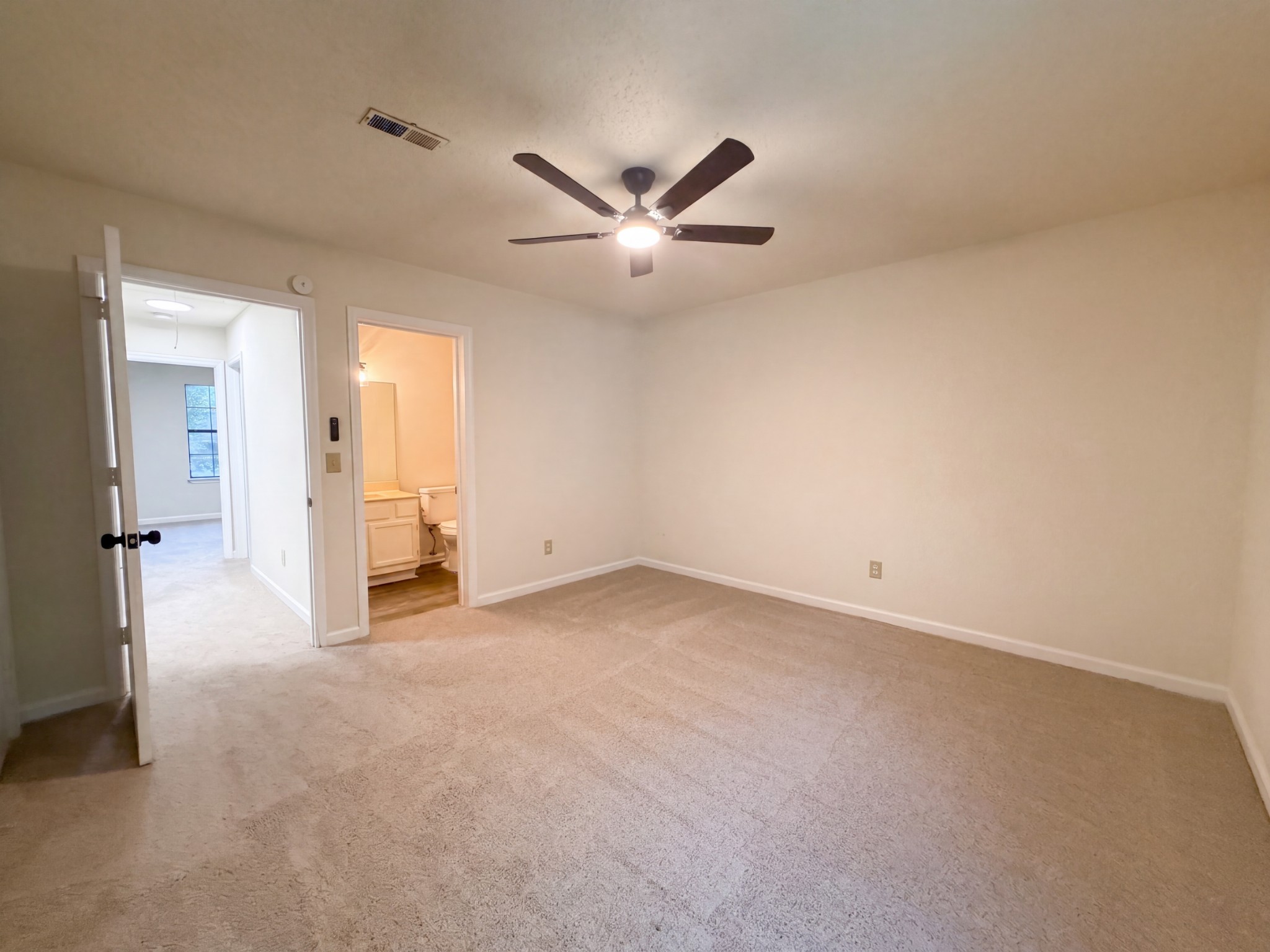 3363 Lakeside Pl Property Photo 4