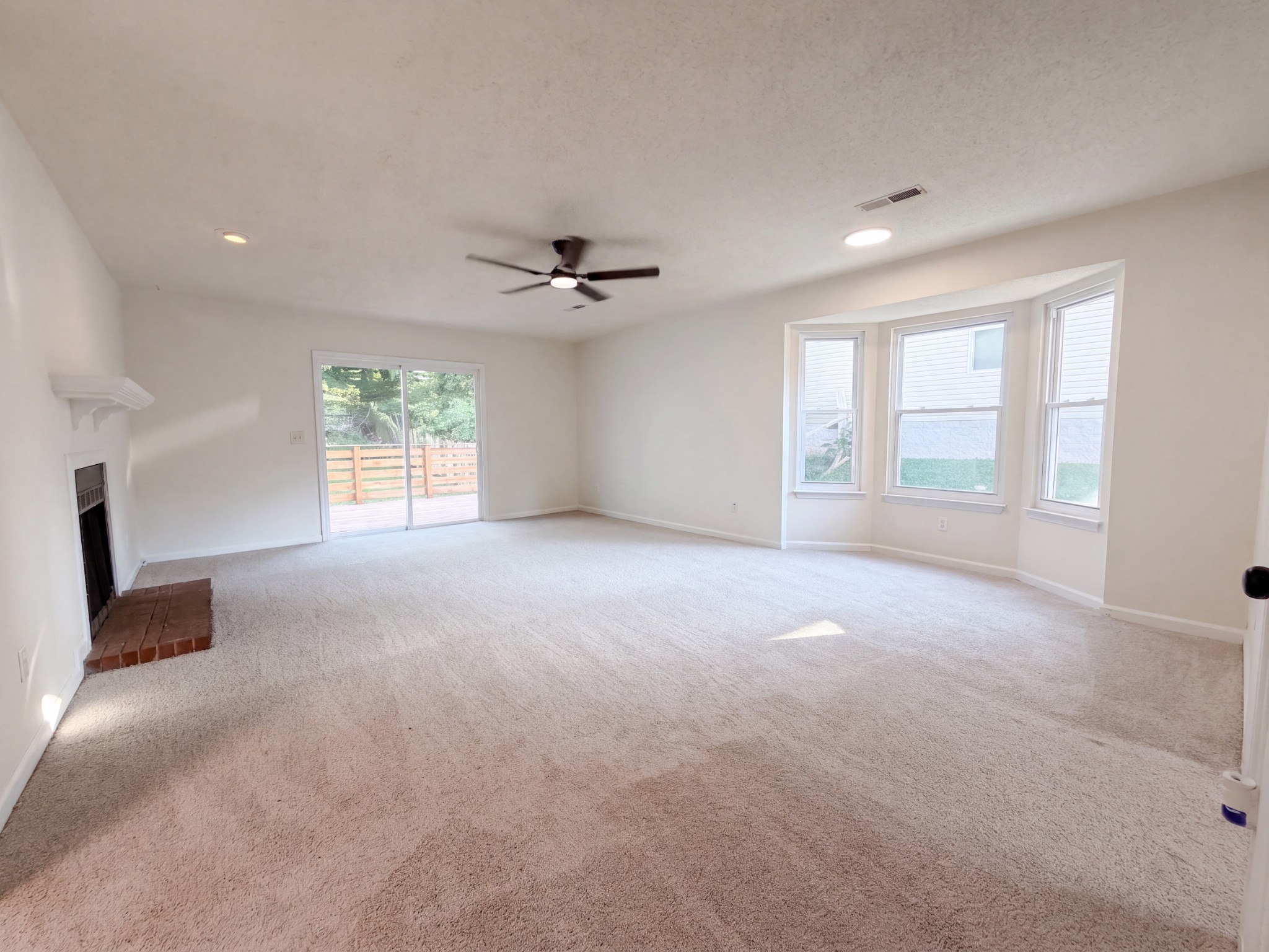 3363 Lakeside Pl Property Photo 6
