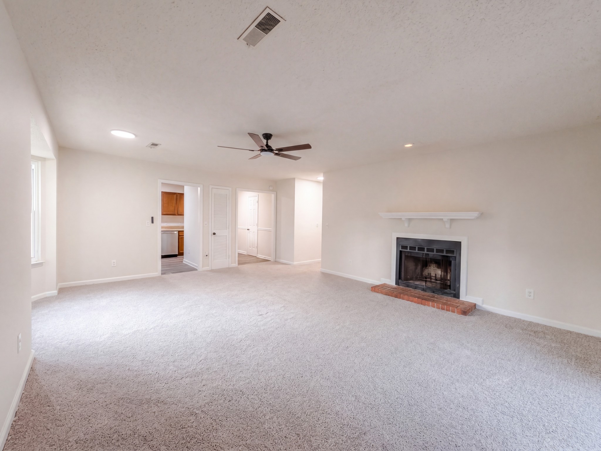 3363 Lakeside Pl Property Photo 7