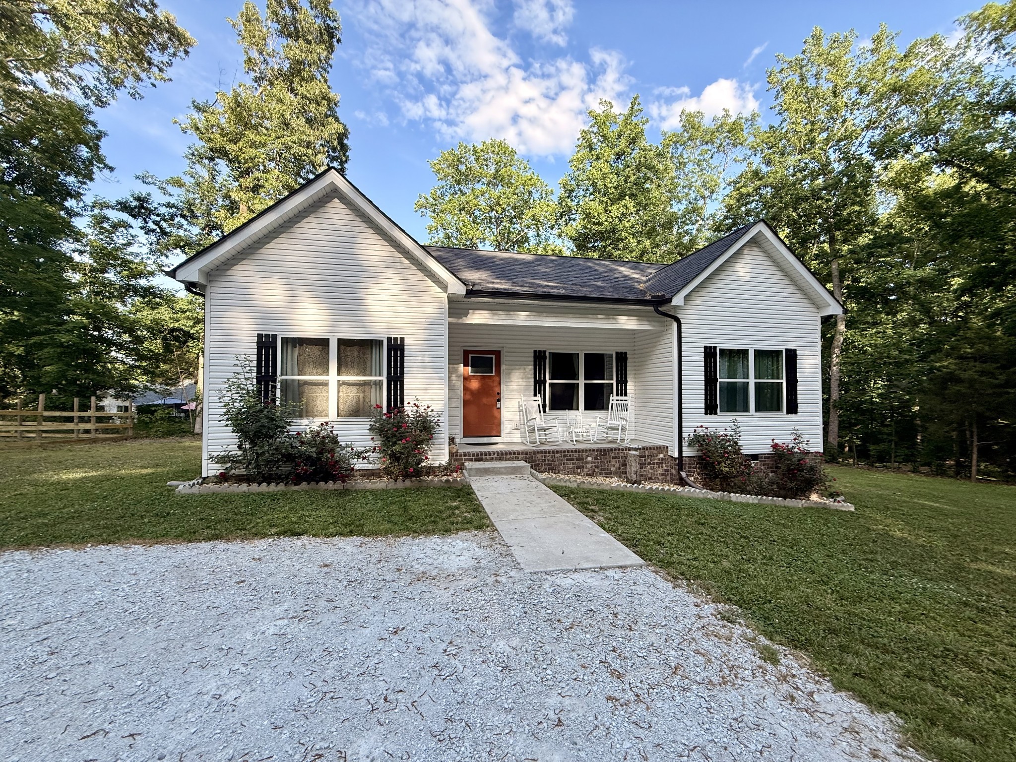 1021 Woodmont Dr Property Photo 1