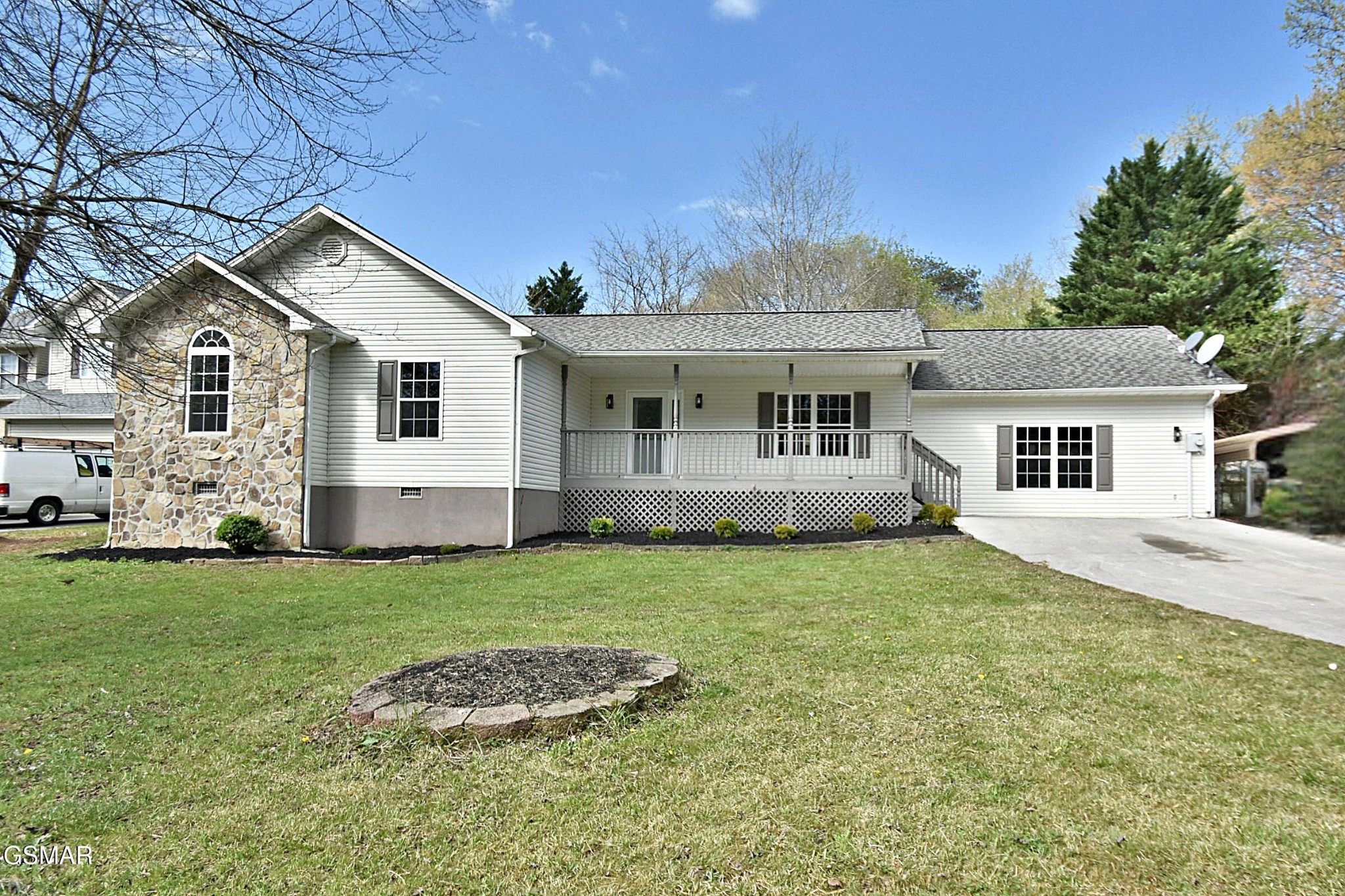 2913 Village Lane Property Photo 1