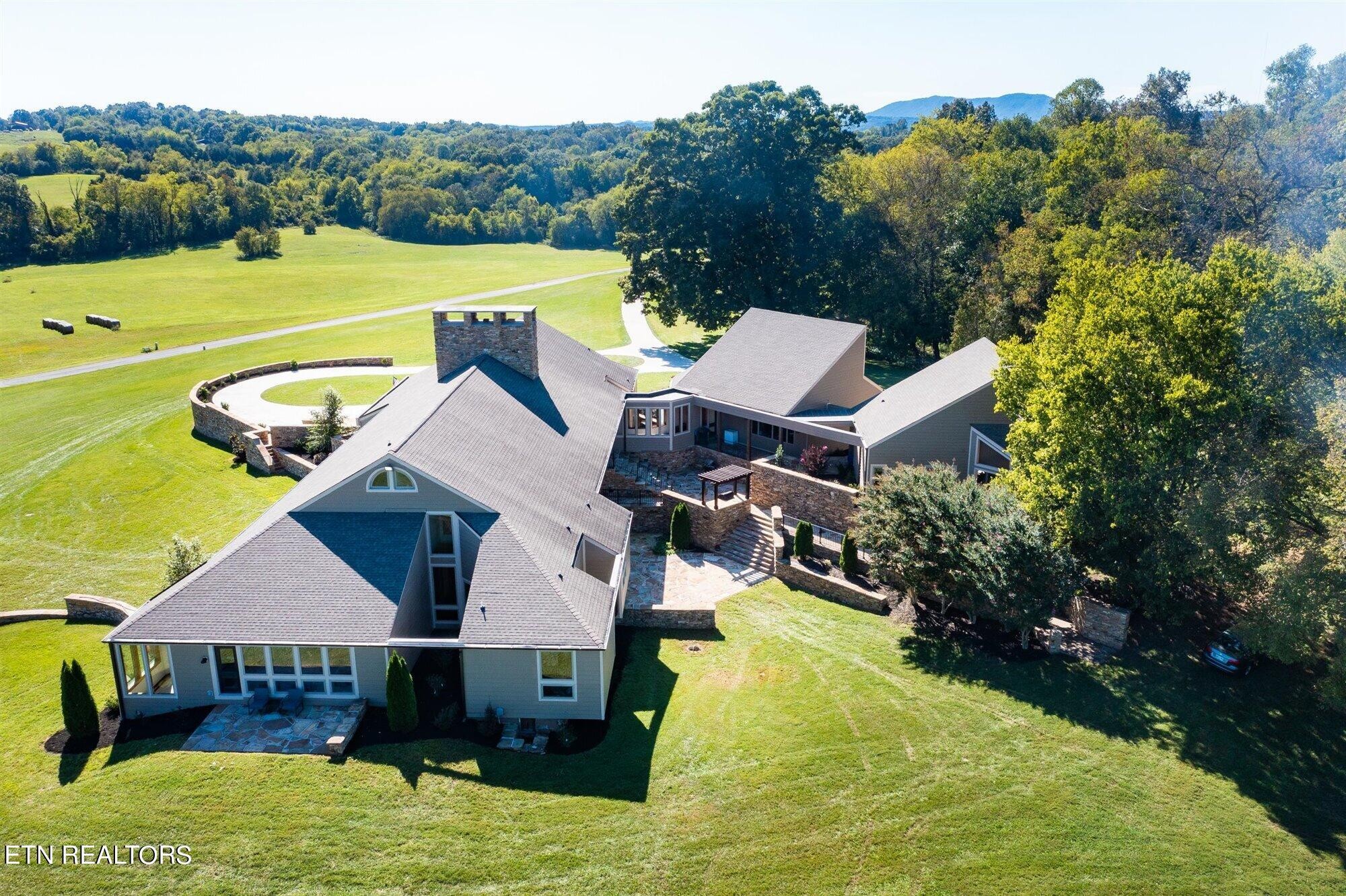 651 Cliff Top Rd Property Photo 3