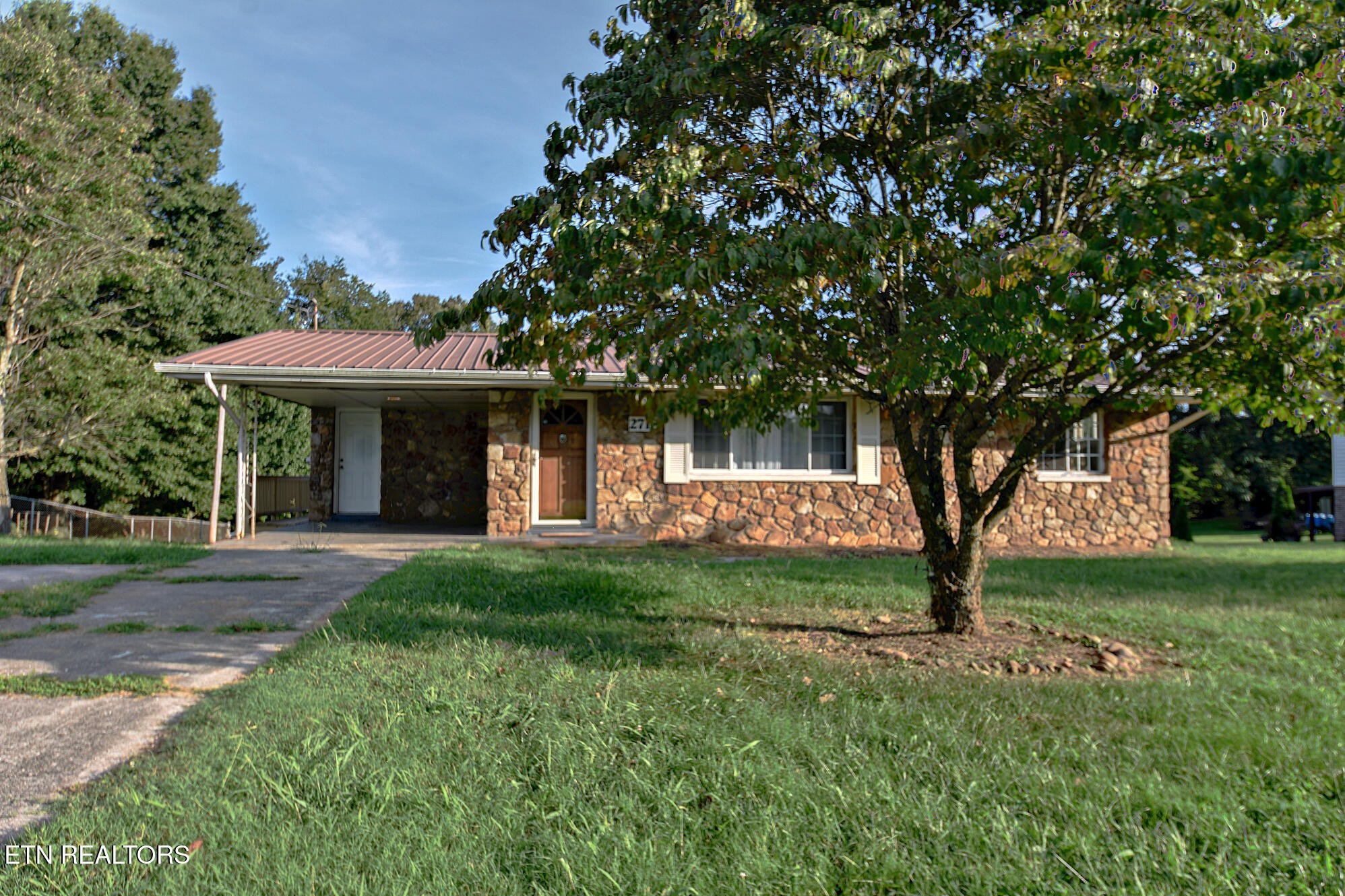 2718 Mayfield Drive Property Photo 1