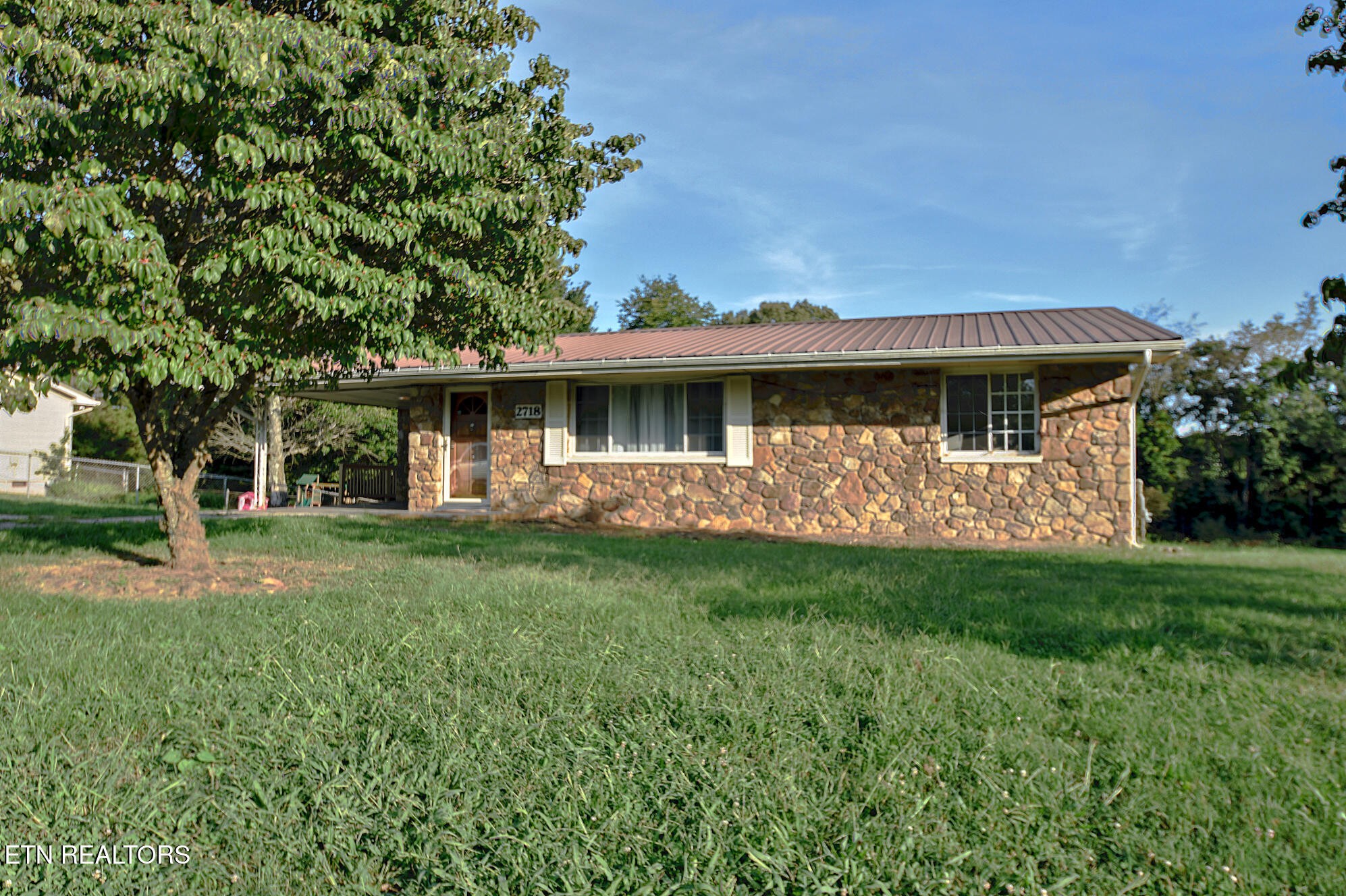 2718 Mayfield Drive Property Photo 2