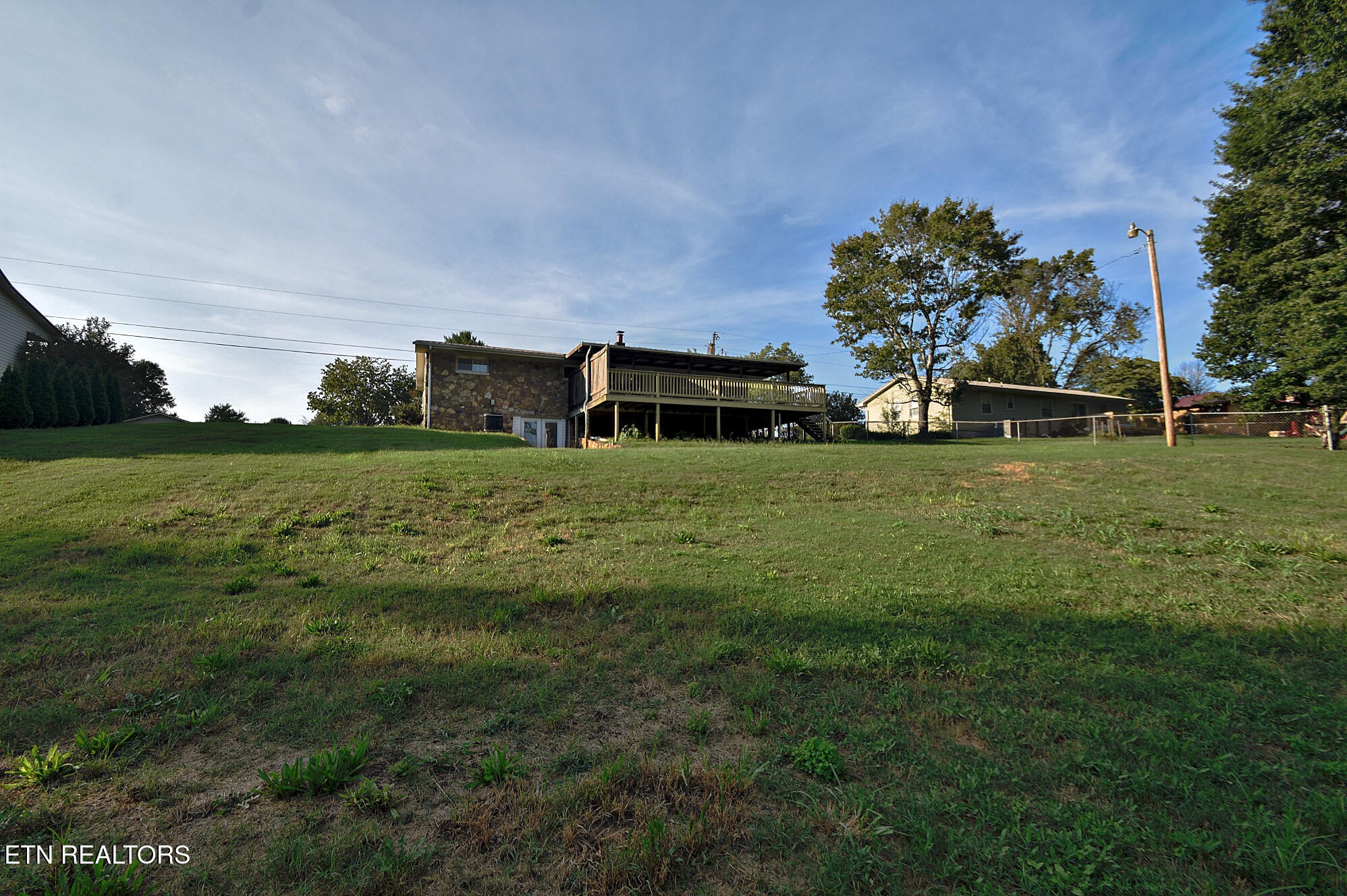 2718 Mayfield Drive Property Photo 3