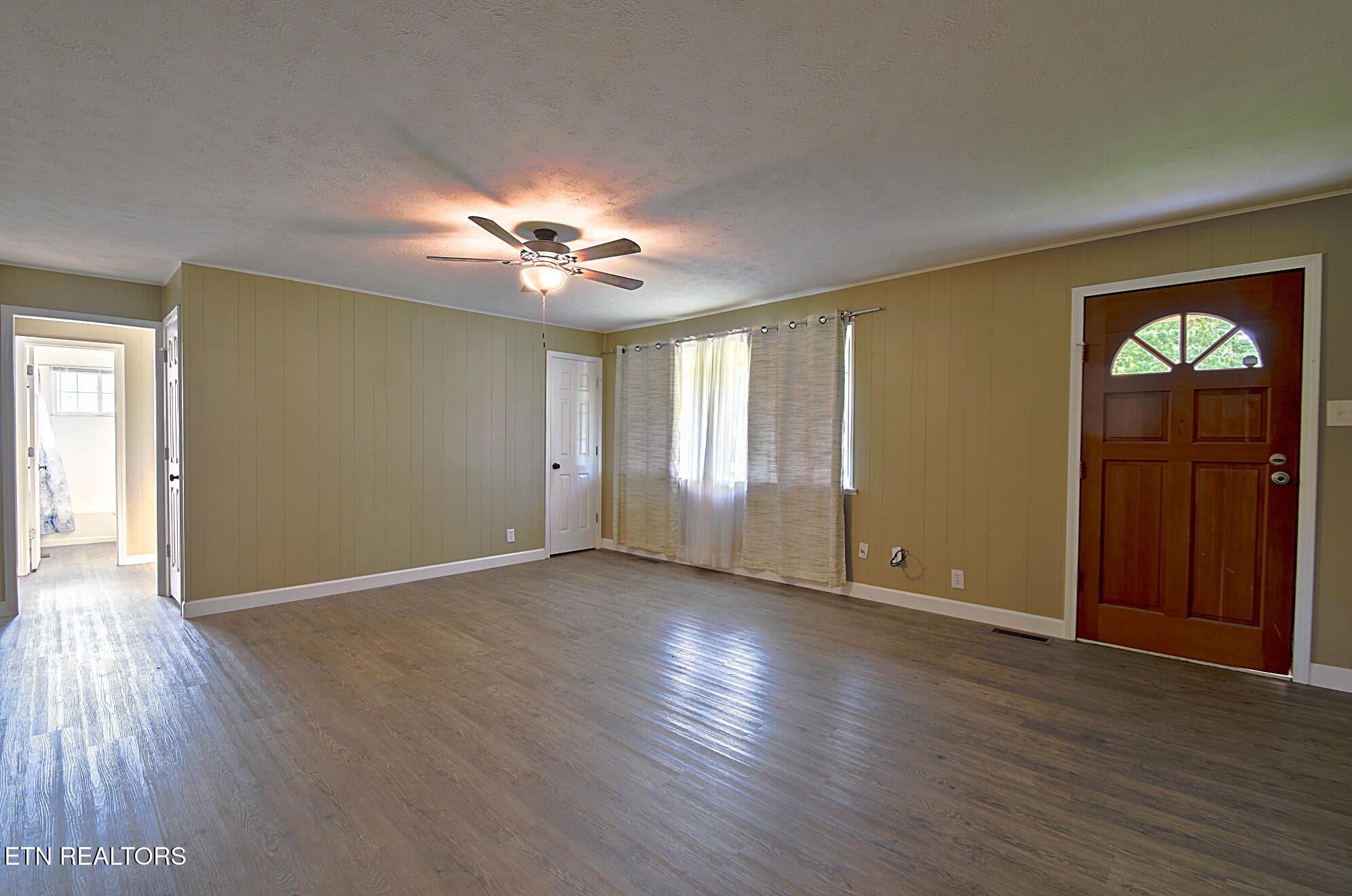 2718 Mayfield Drive Property Photo 6