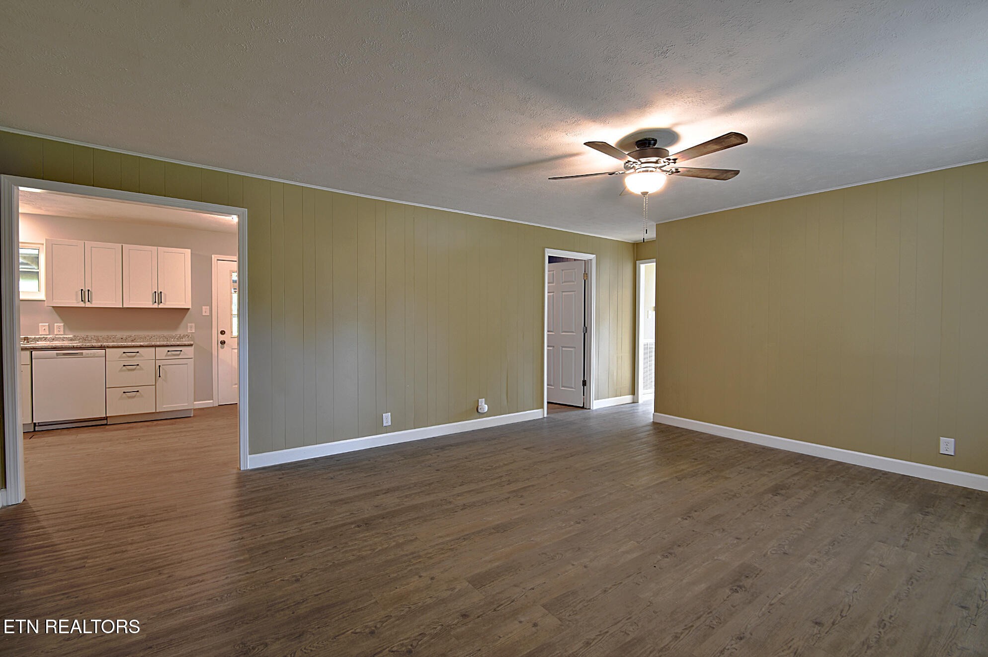 2718 Mayfield Drive Property Photo 7