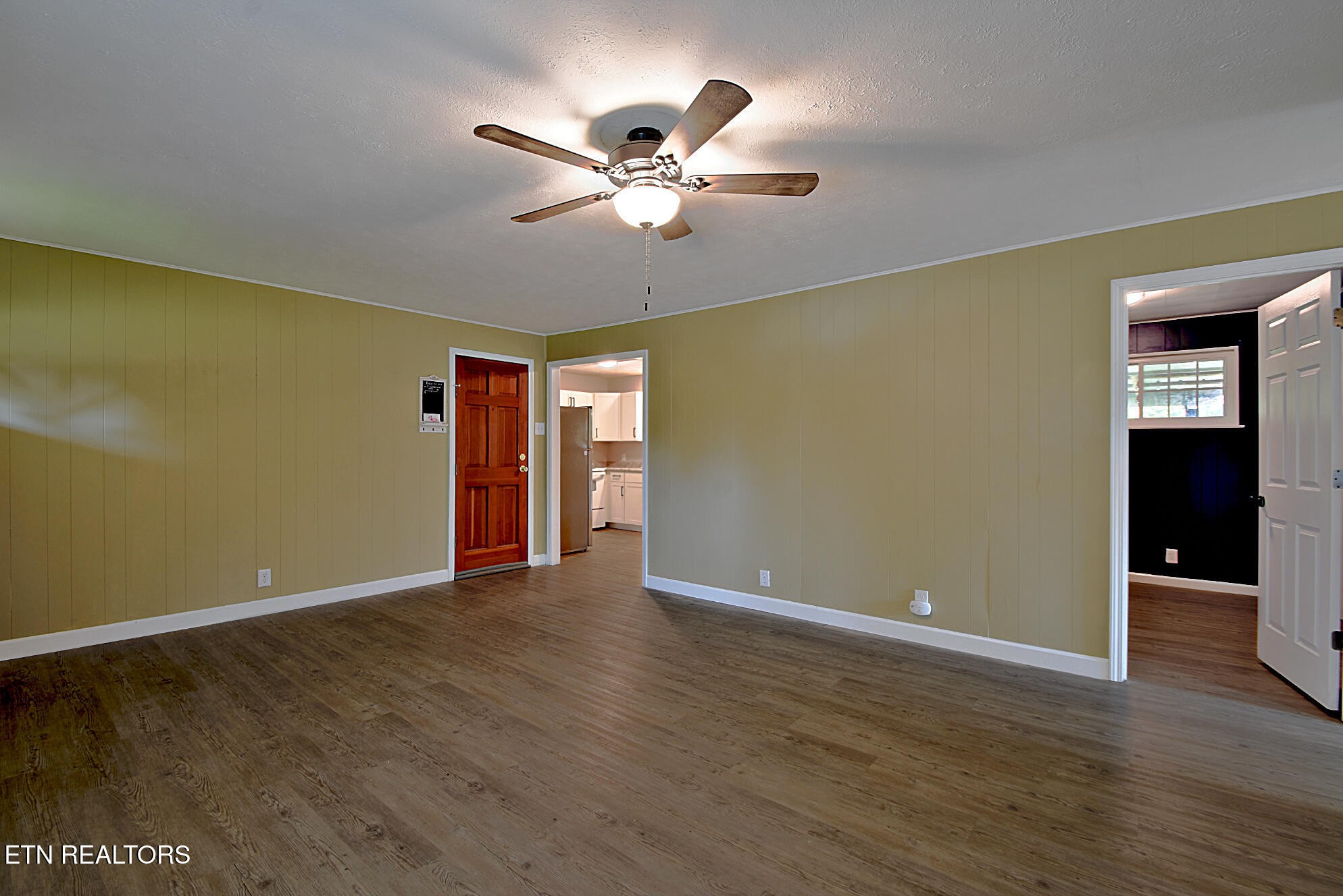 2718 Mayfield Drive Property Photo 8