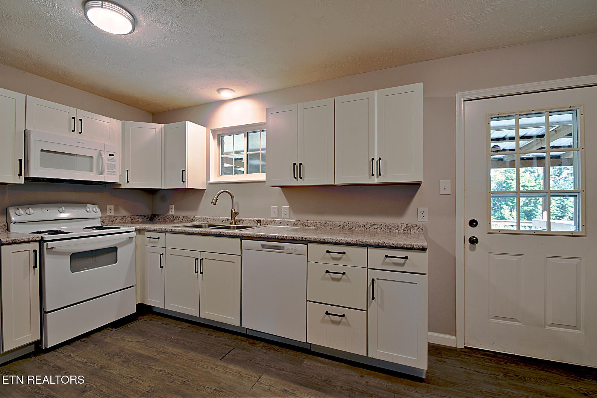 2718 Mayfield Drive Property Photo 9