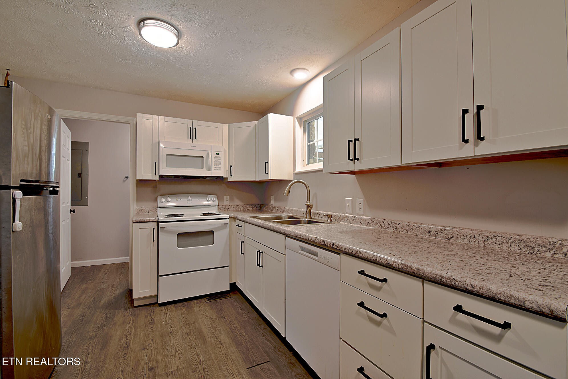2718 Mayfield Drive Property Photo 11