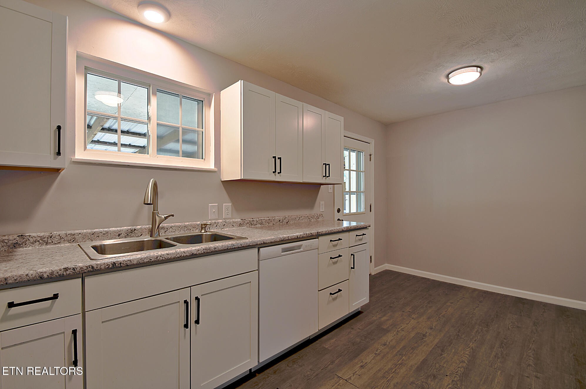 2718 Mayfield Drive Property Photo 12