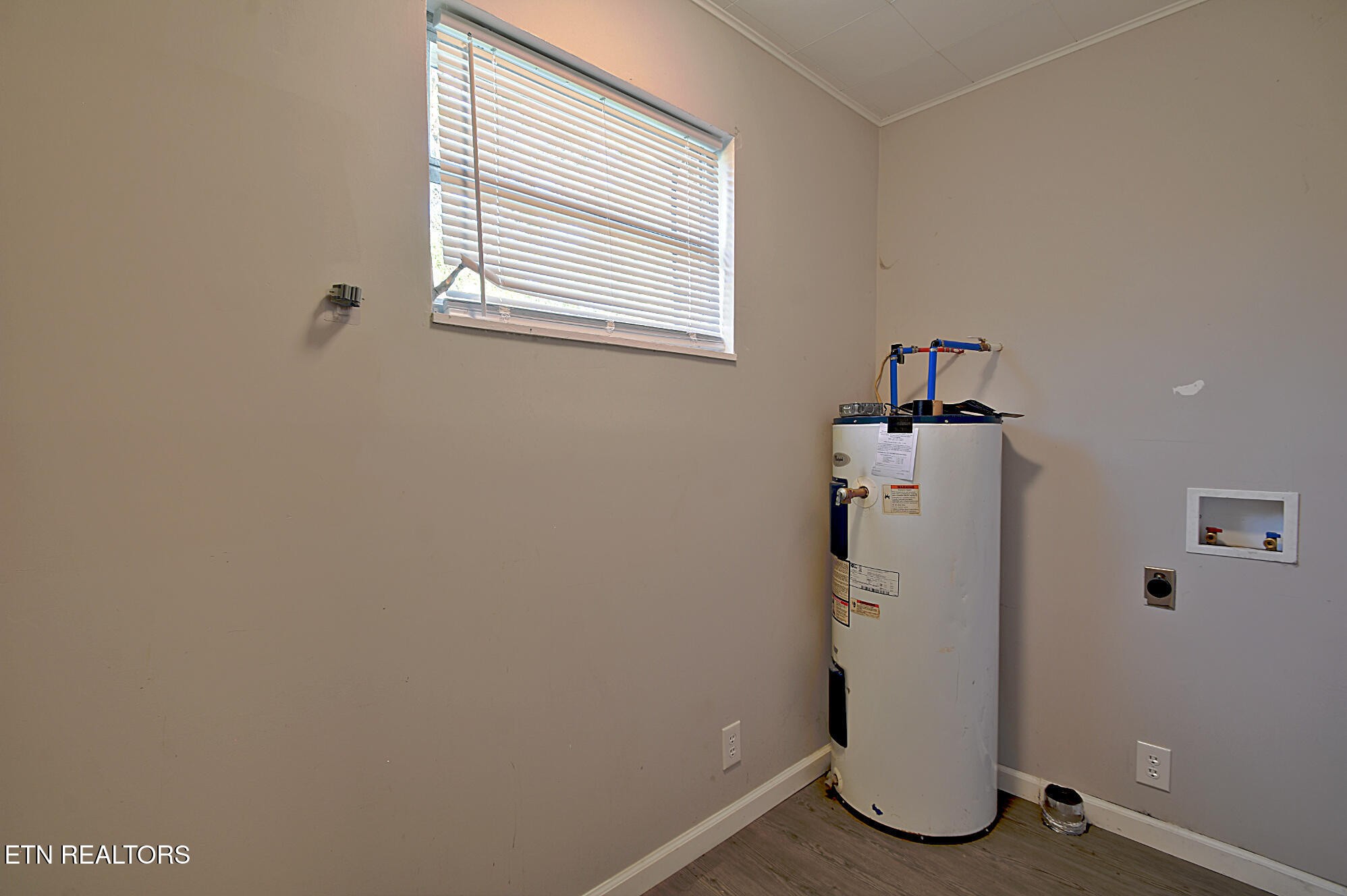 2718 Mayfield Drive Property Photo 13