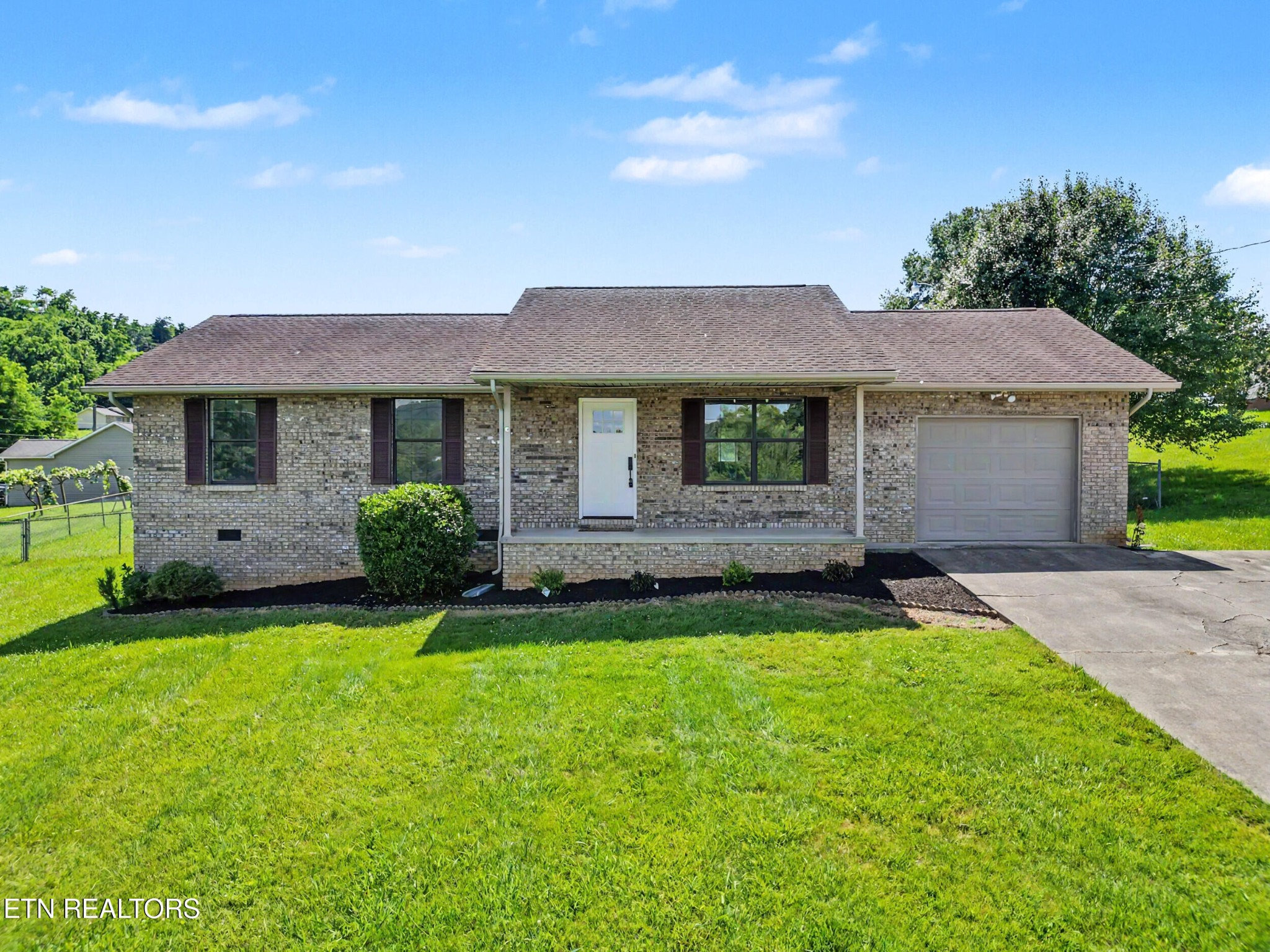 123 Cross Creek Rd