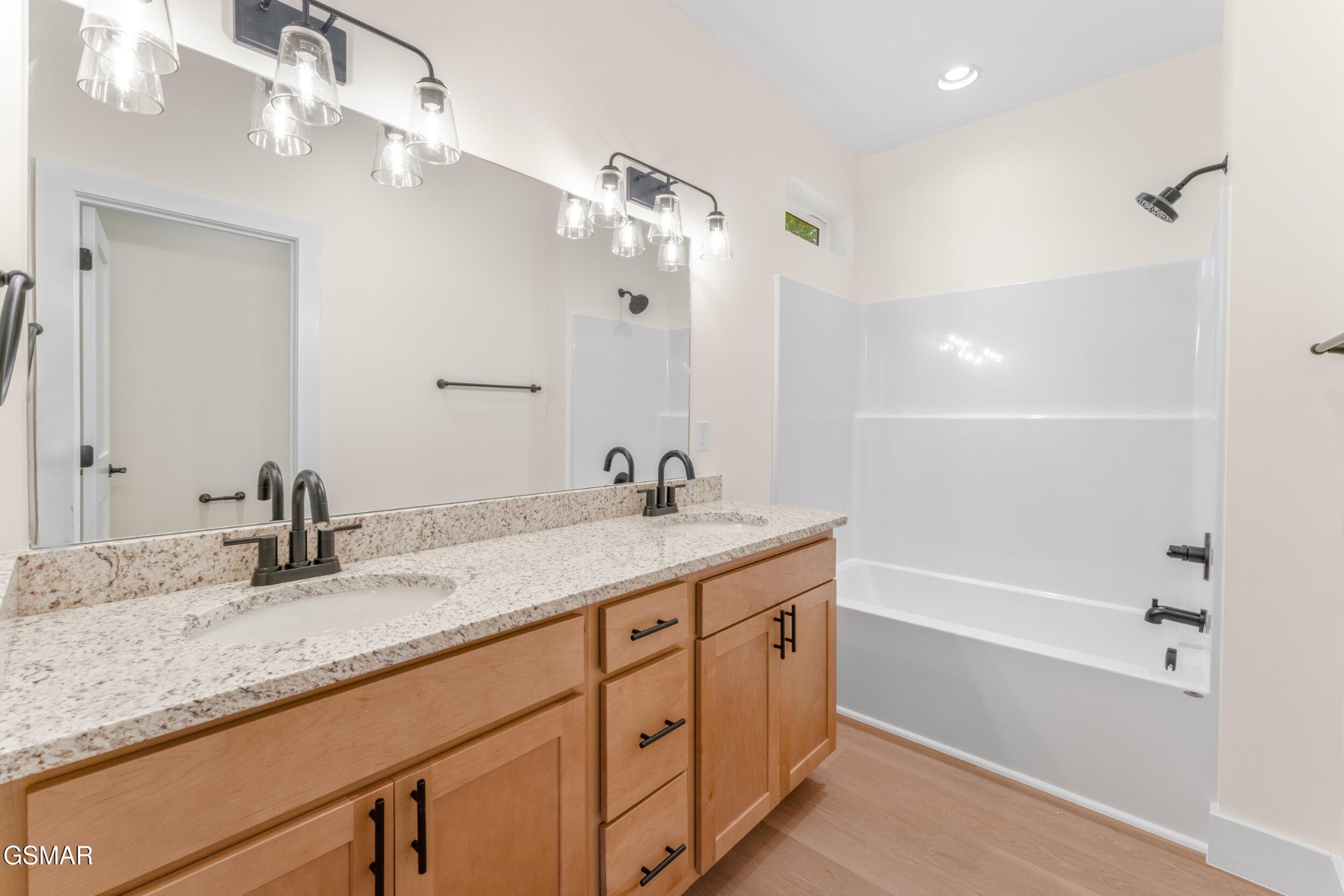 2326 Geraldine Way Property Photo 18