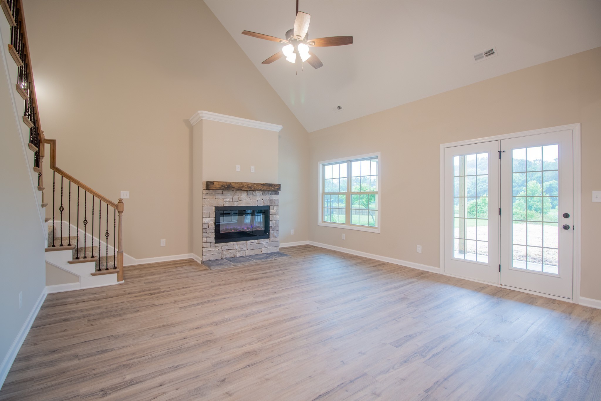 252 Autumnwood Farms Property Photo 3
