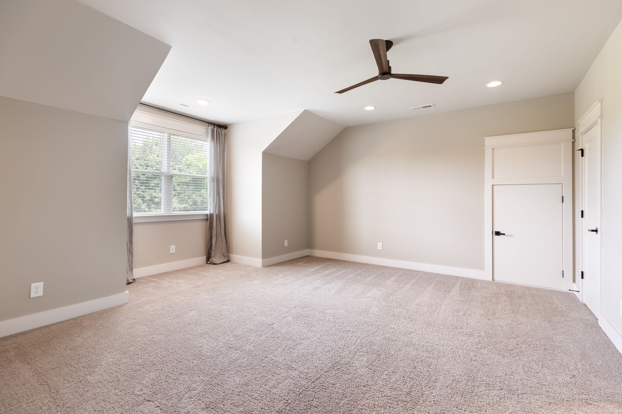 998 Spruce Ridge Ln Property Photo 60