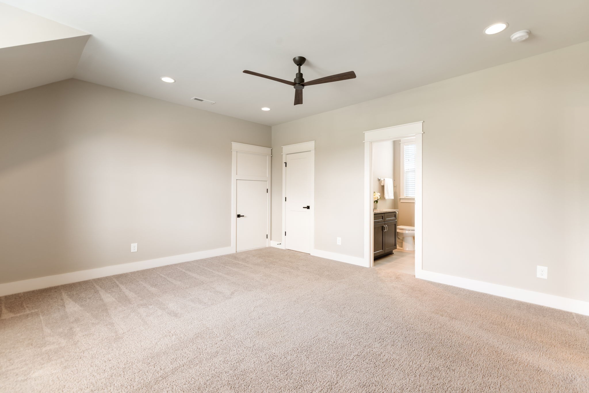 998 Spruce Ridge Ln Property Photo 61
