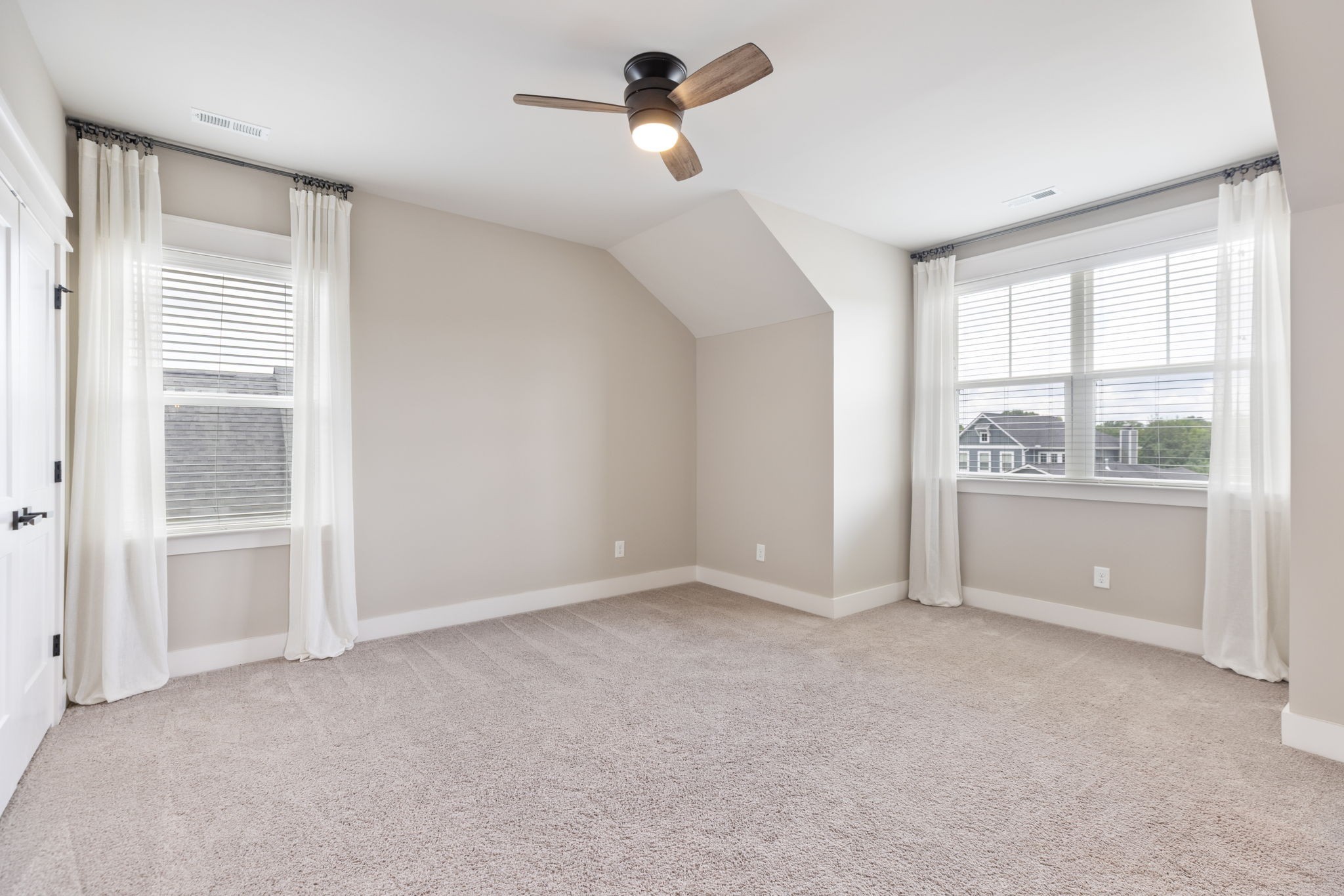 998 Spruce Ridge Ln Property Photo 65