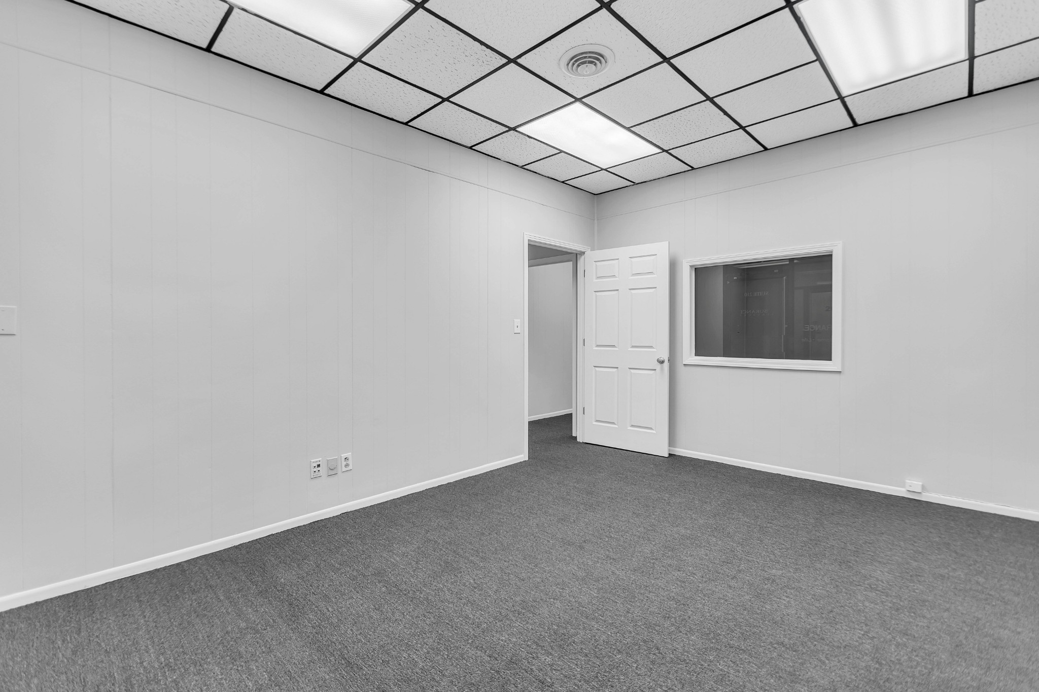 699 W Main St Property Photo 12
