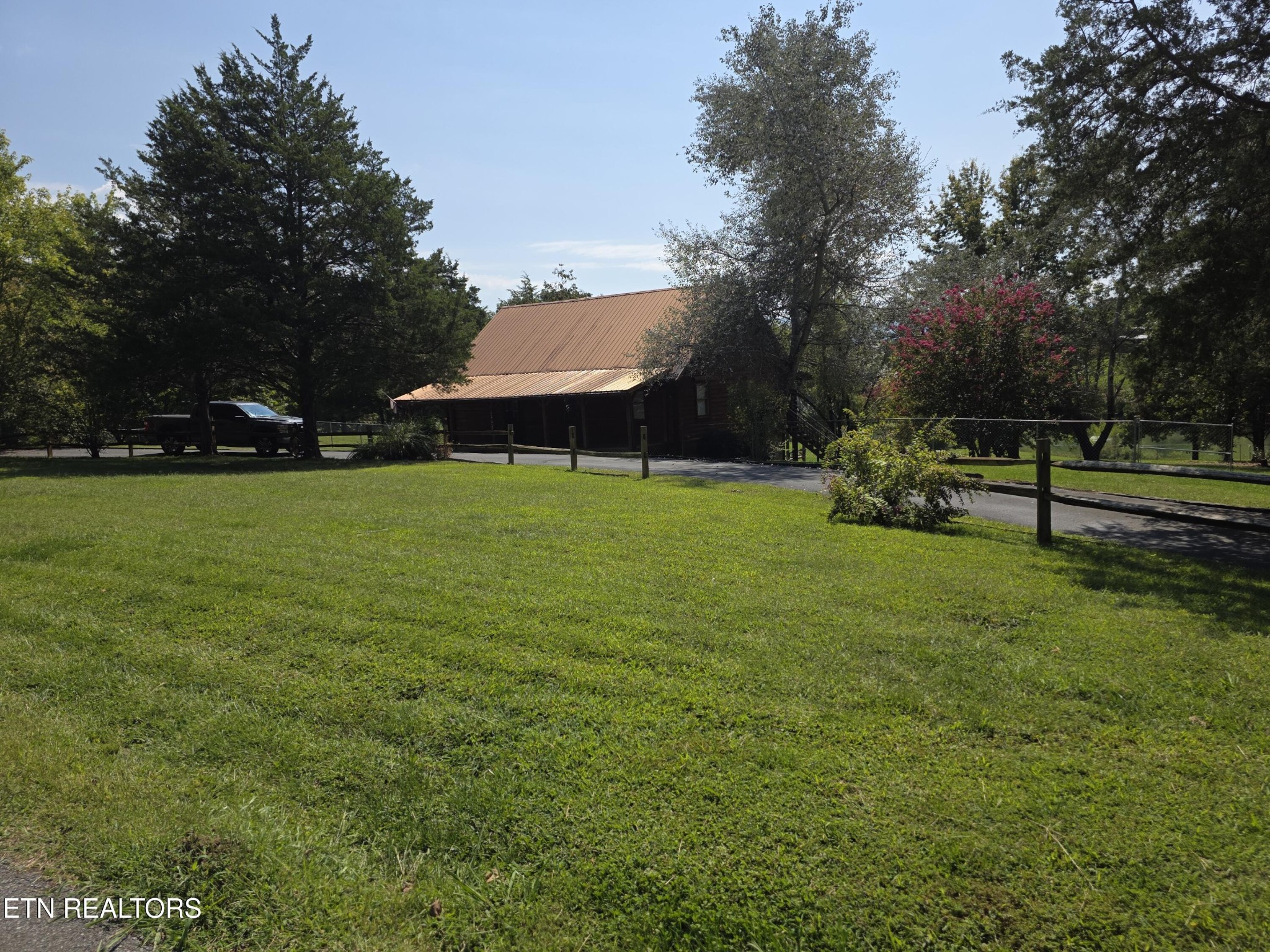 2875 E Walnut Grove Rd Property Photo 4