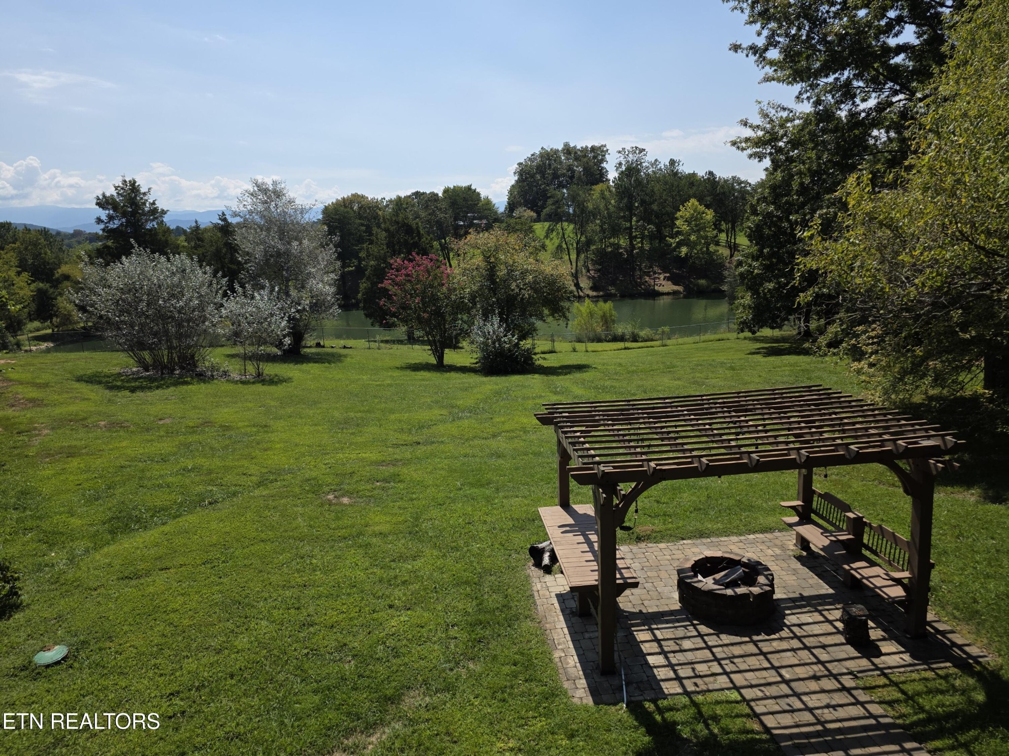 2875 E Walnut Grove Rd Property Photo 6