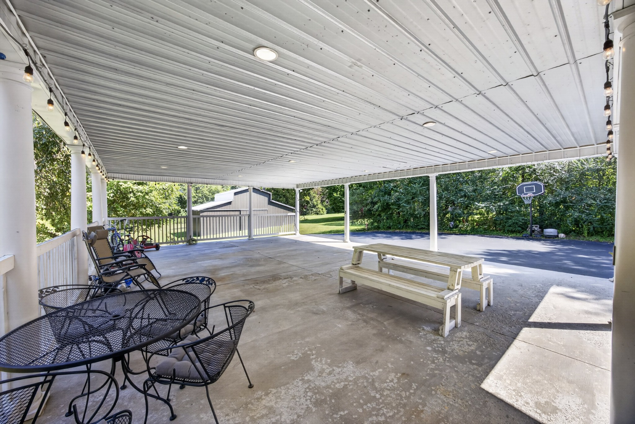 2472 Hilham Hwy Property Photo 3