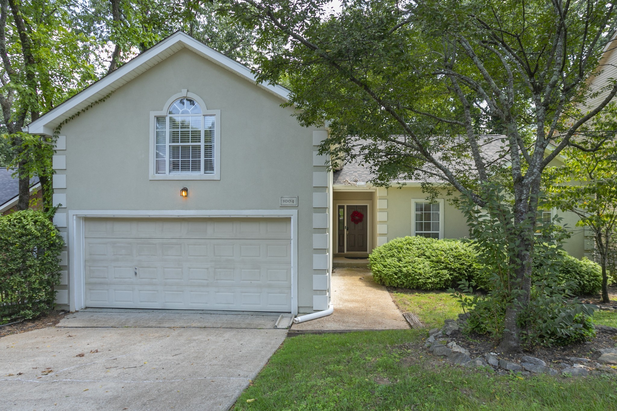 1004 Elmshade Ln Property Photo 1