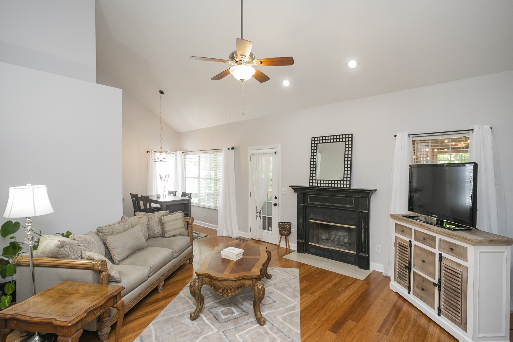 1004 Elmshade Ln Property Photo 6