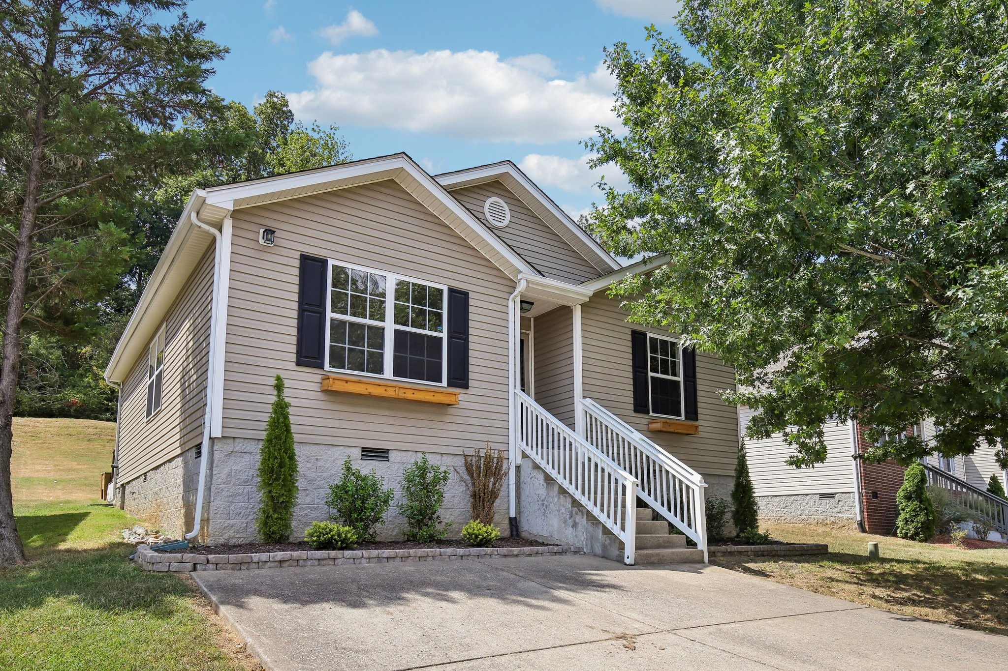 677 Belgium Dr
