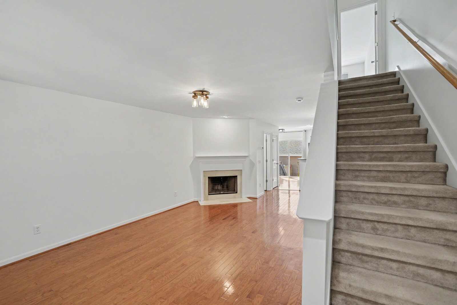 1420 Riverbrook Dr Property Photo 4