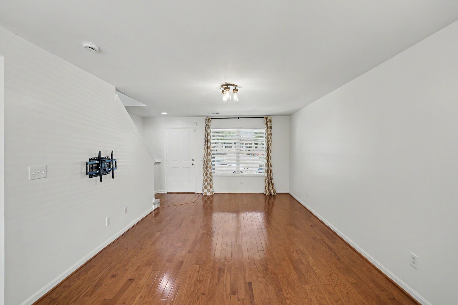 1420 Riverbrook Dr Property Photo 6