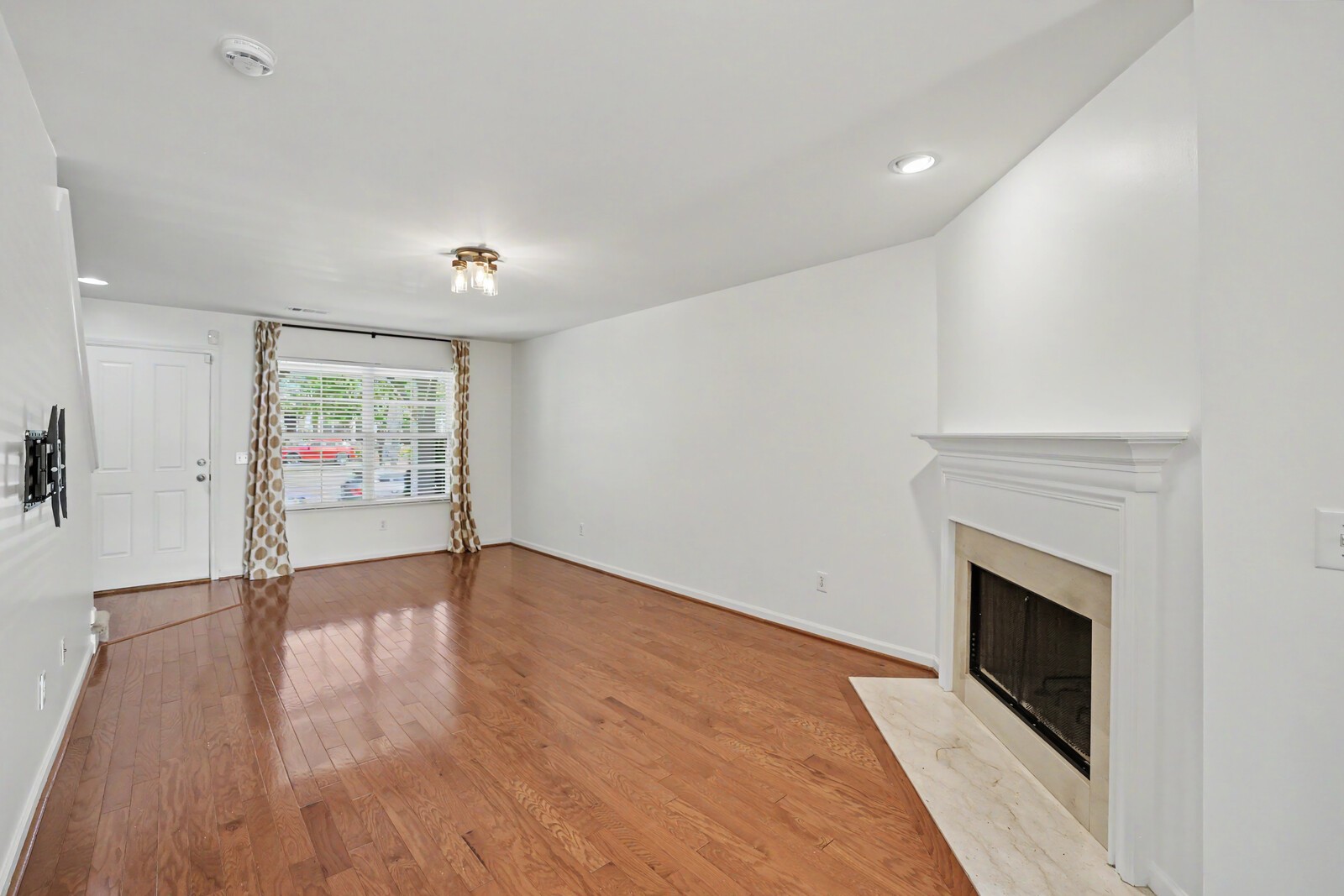 1420 Riverbrook Dr Property Photo 8