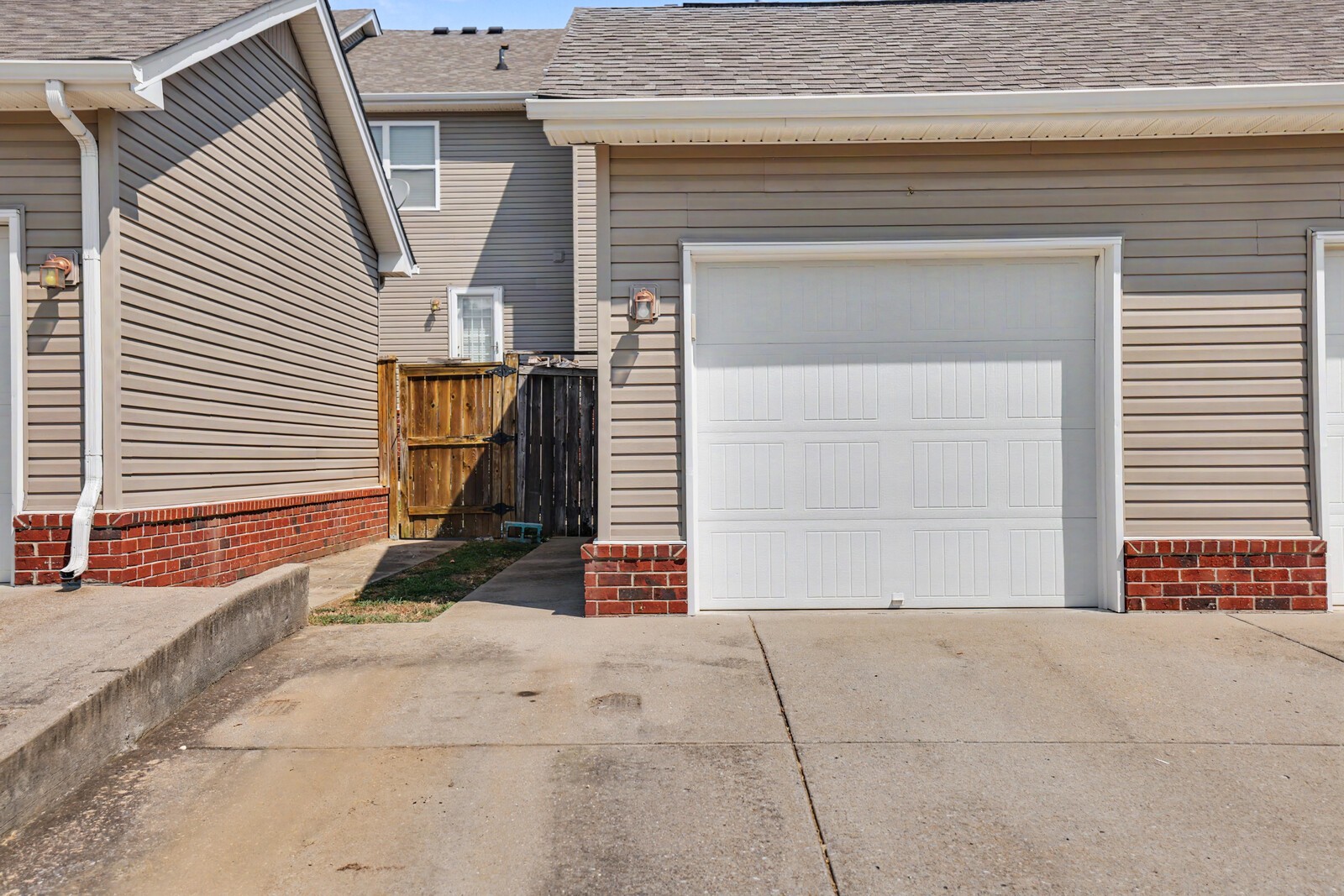 1420 Riverbrook Dr Property Photo 33