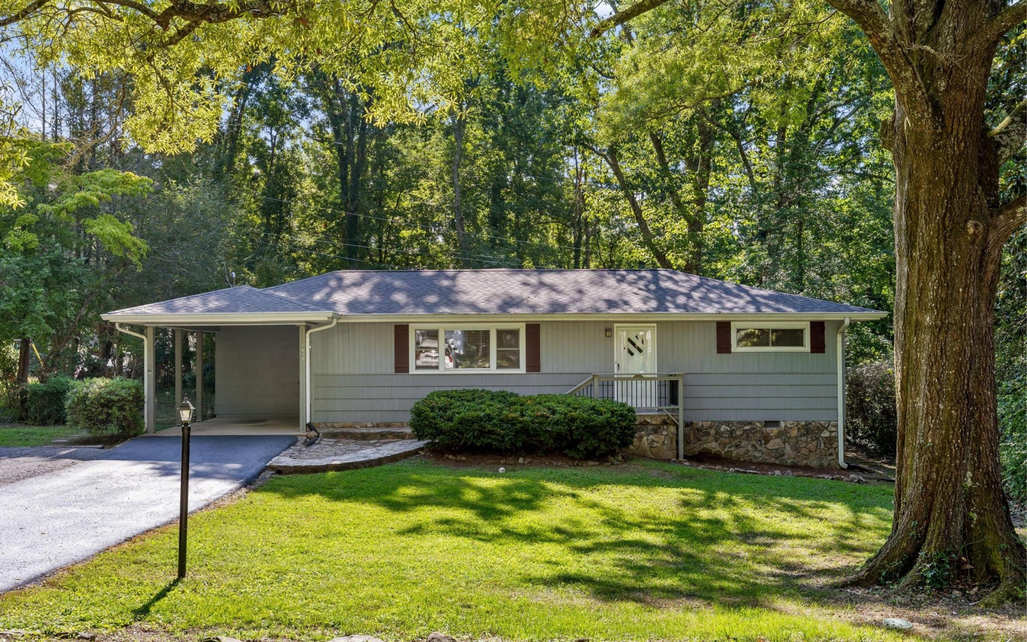 1014 Signal Road Property Photo 1