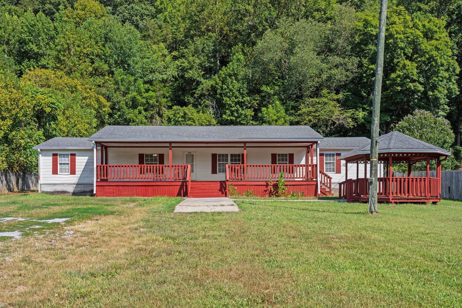 1404 Little Pond Creek Rd Property Photo 1
