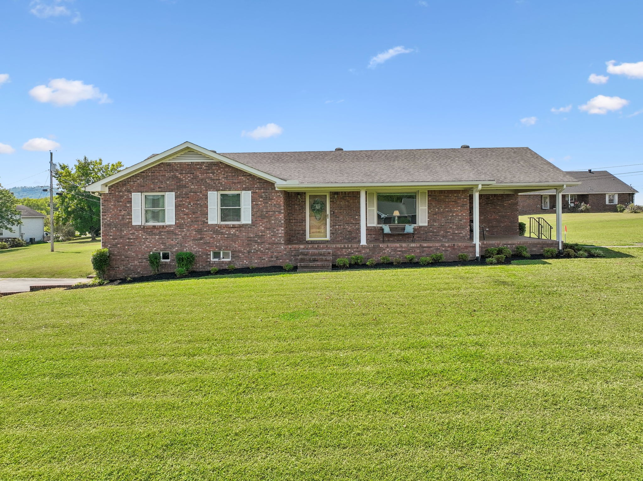 11 Hills Dale Ln, W Property Photo 1