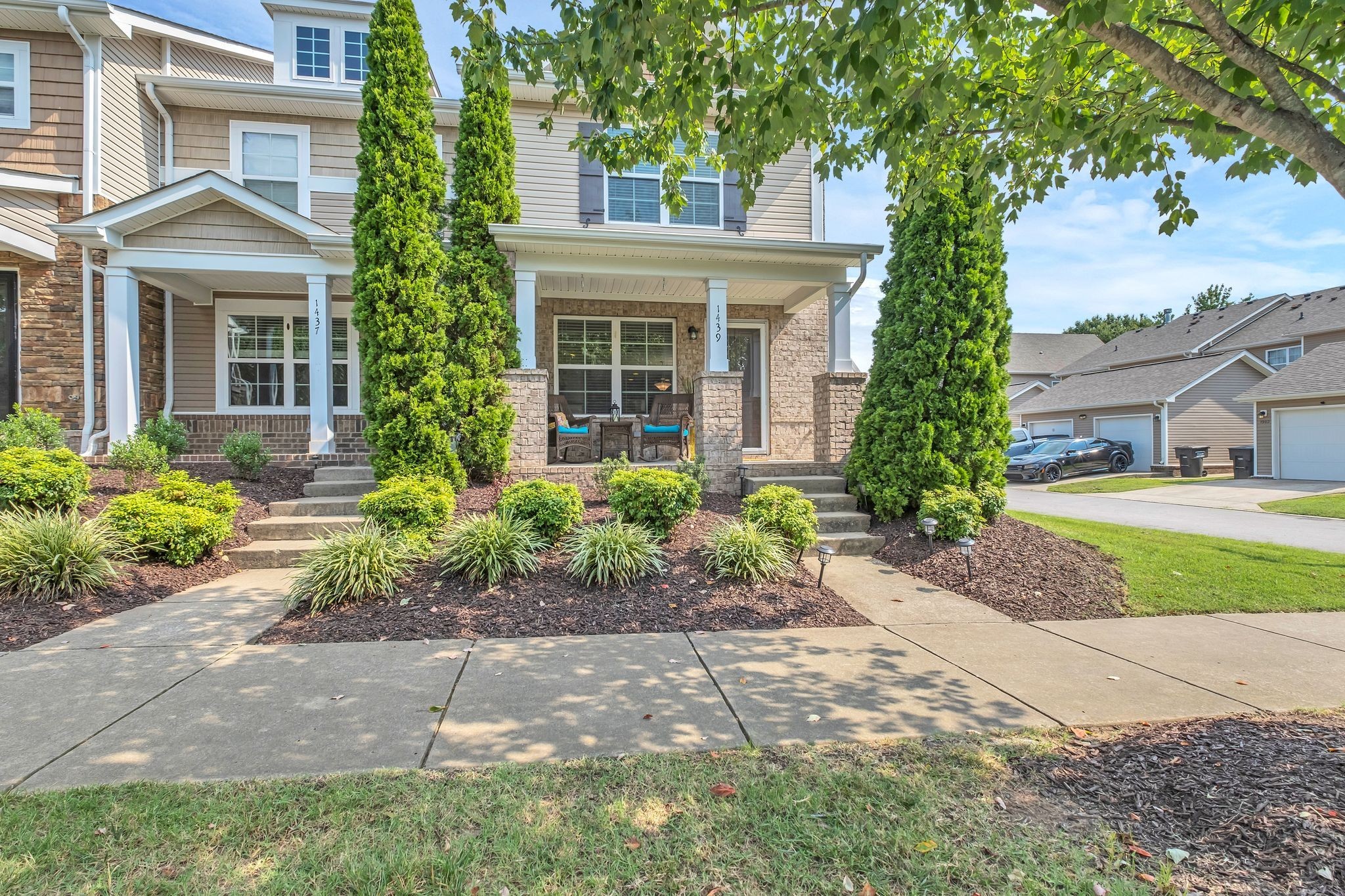 1439 Riverbrook Dr Property Photo 2