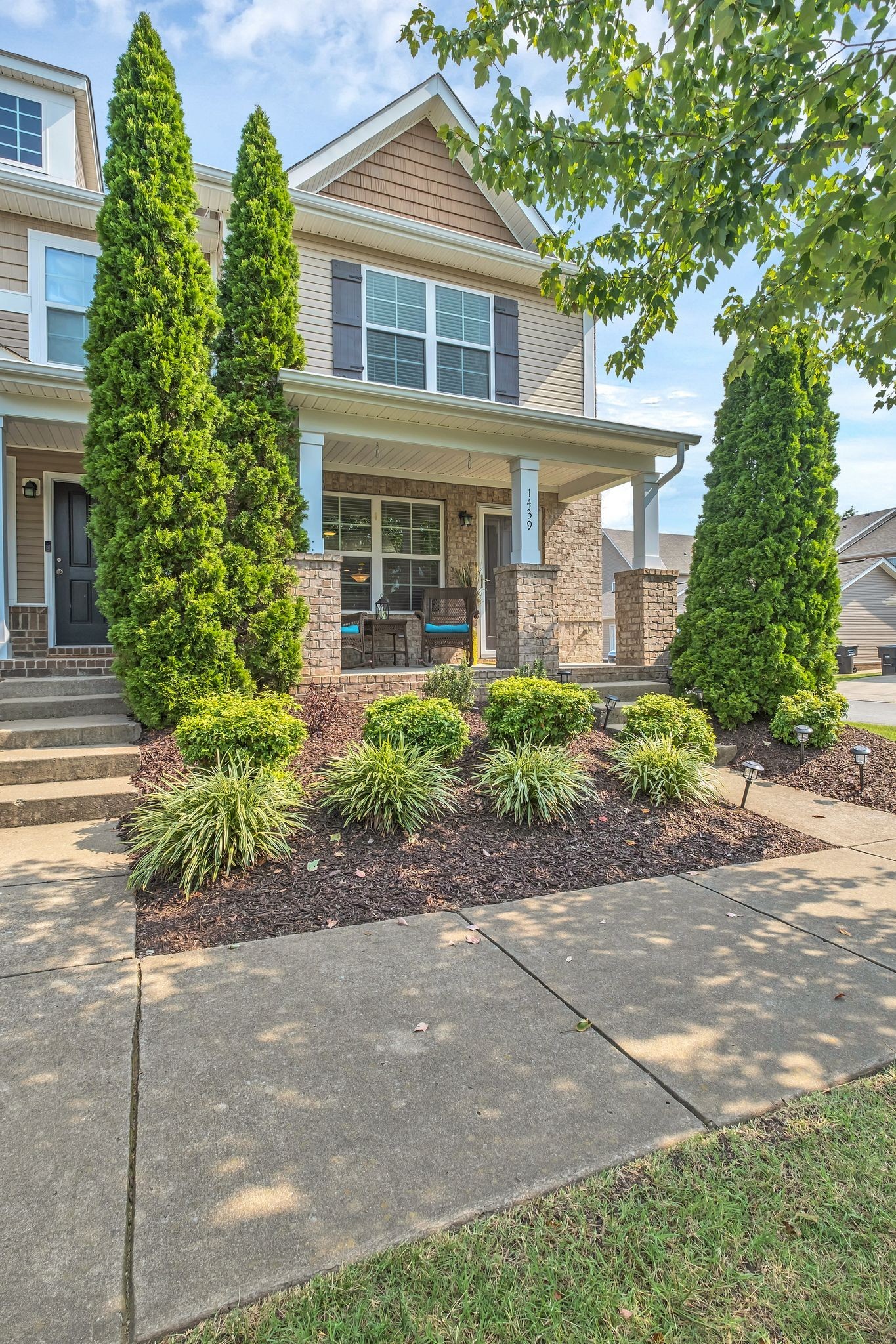 1439 Riverbrook Dr Property Photo 4