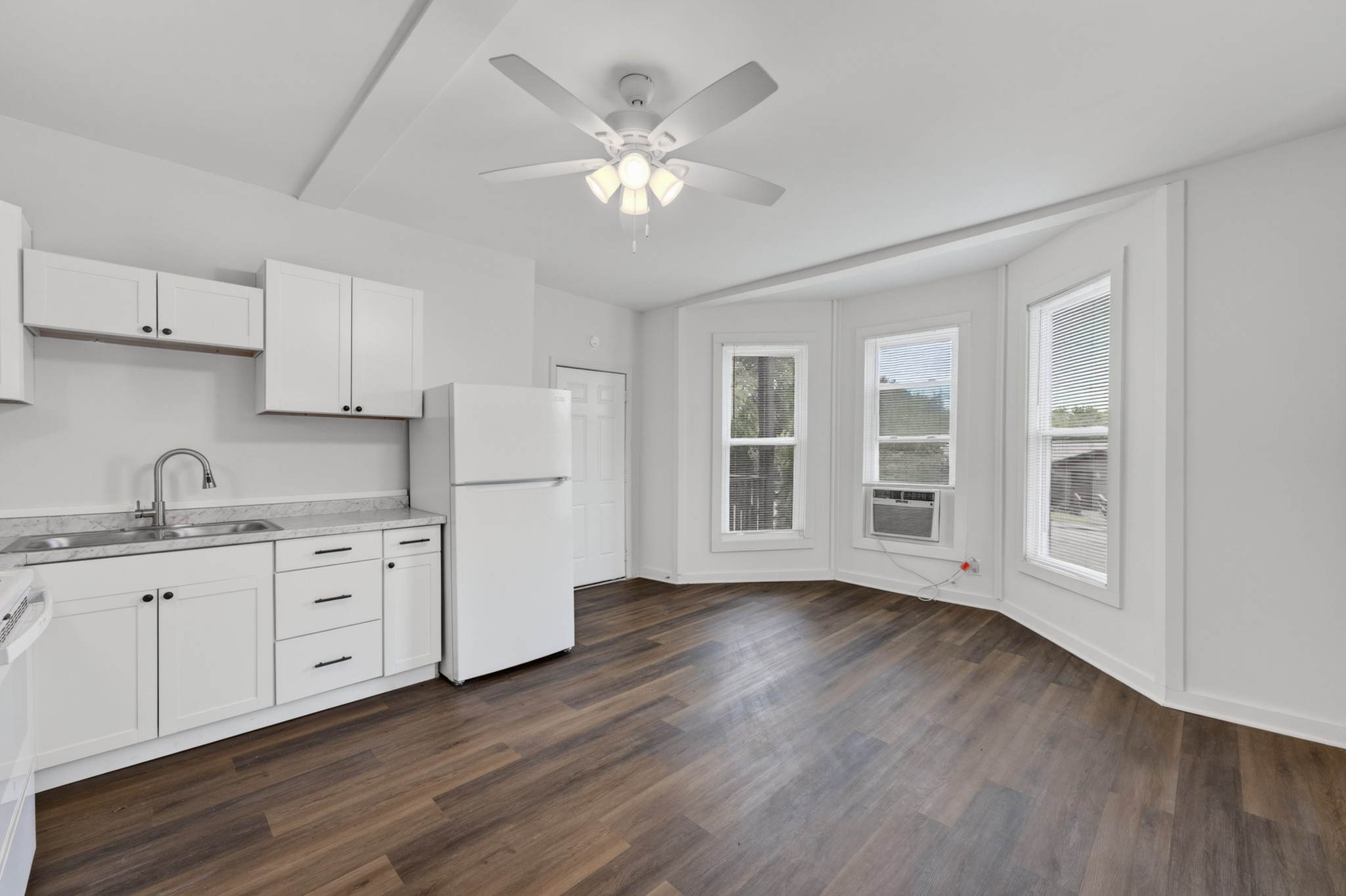 809 Forest St Property Photo 10